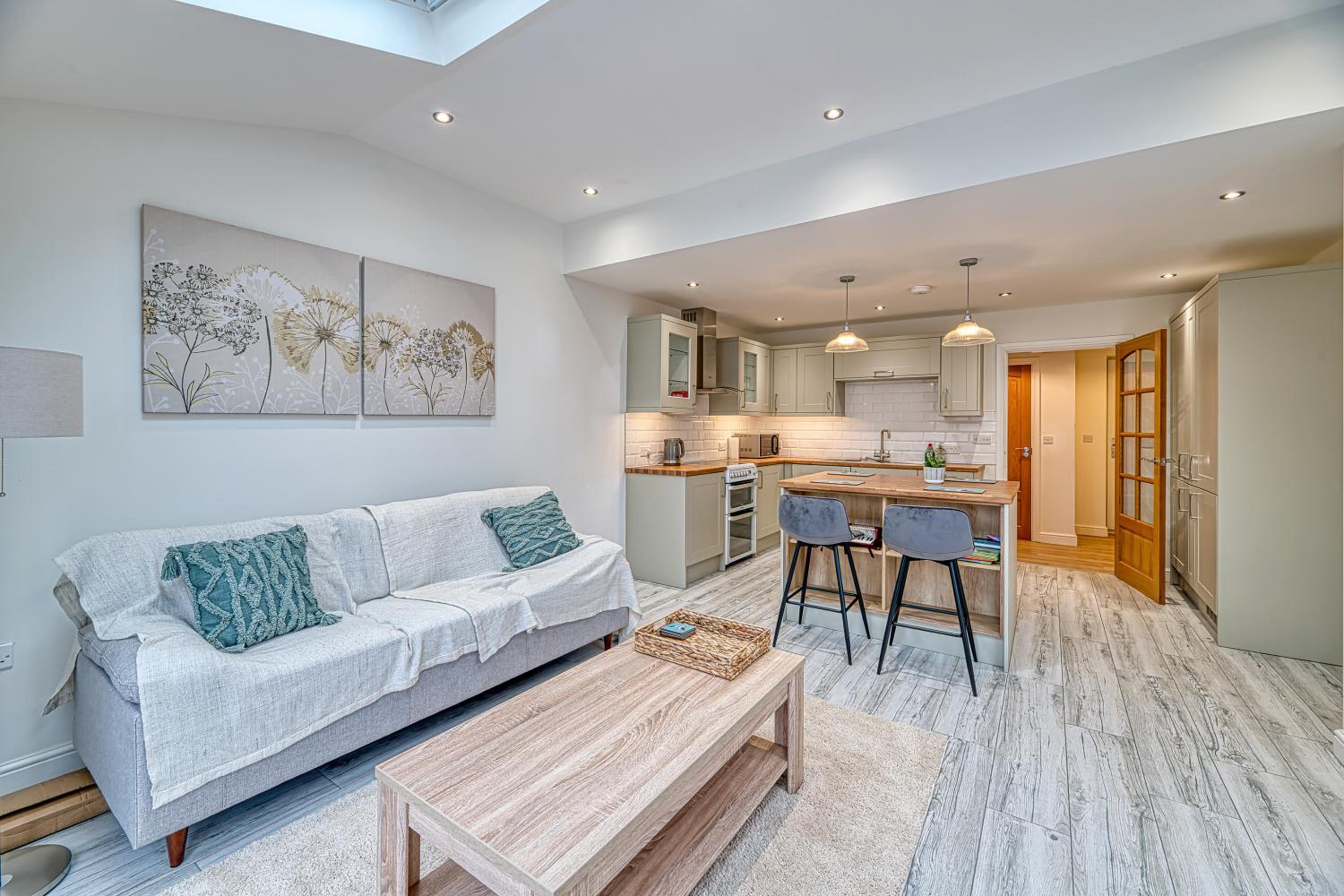Spacious One Bedroom in Guilden Sutton by Guestz