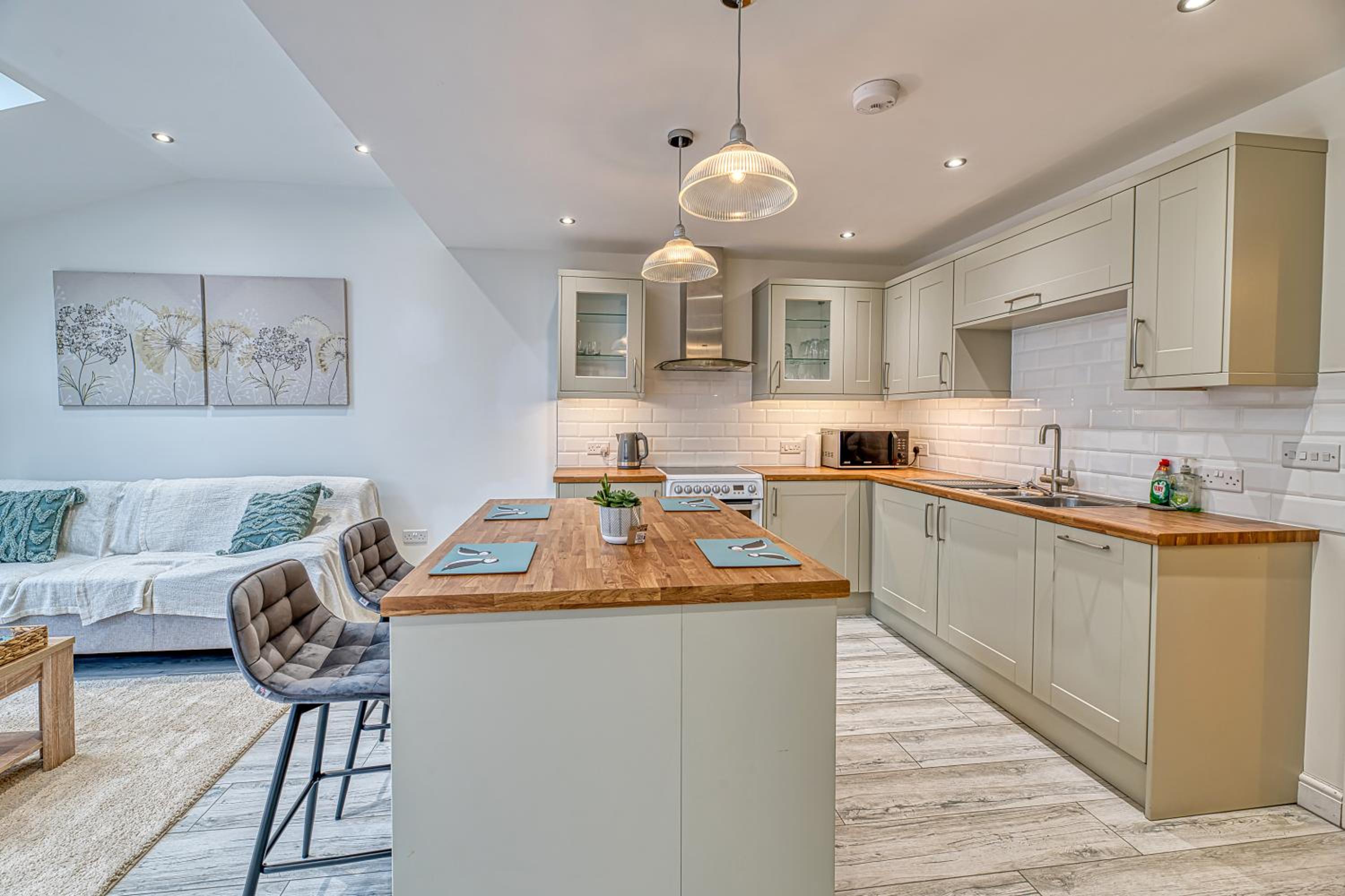Spacious One Bedroom in Guilden Sutton by Guestz