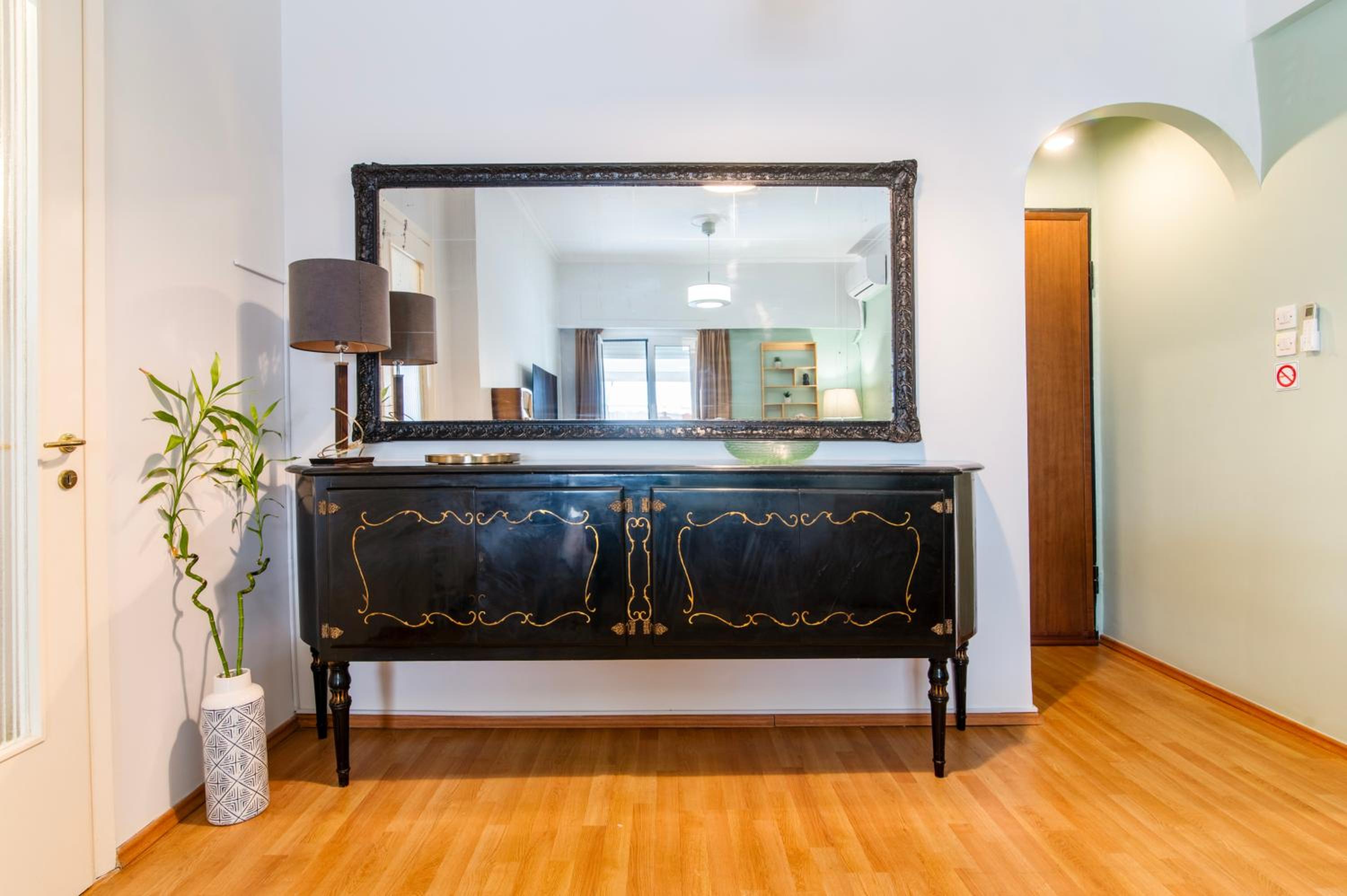 Stylish 2-Bedroom Apartment with Big Terrace in Athens