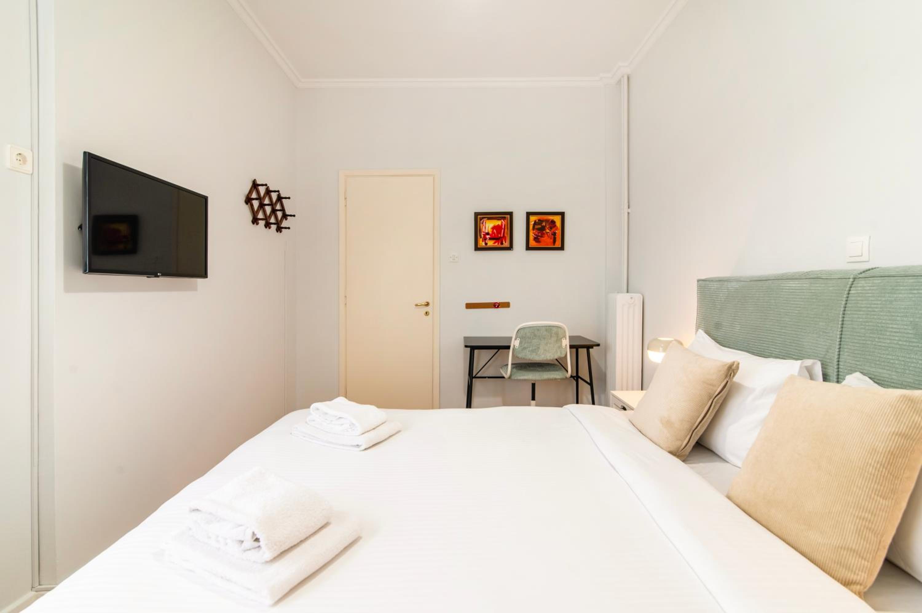 Stylish 2-Bedroom Apartment with Big Terrace in Athens
