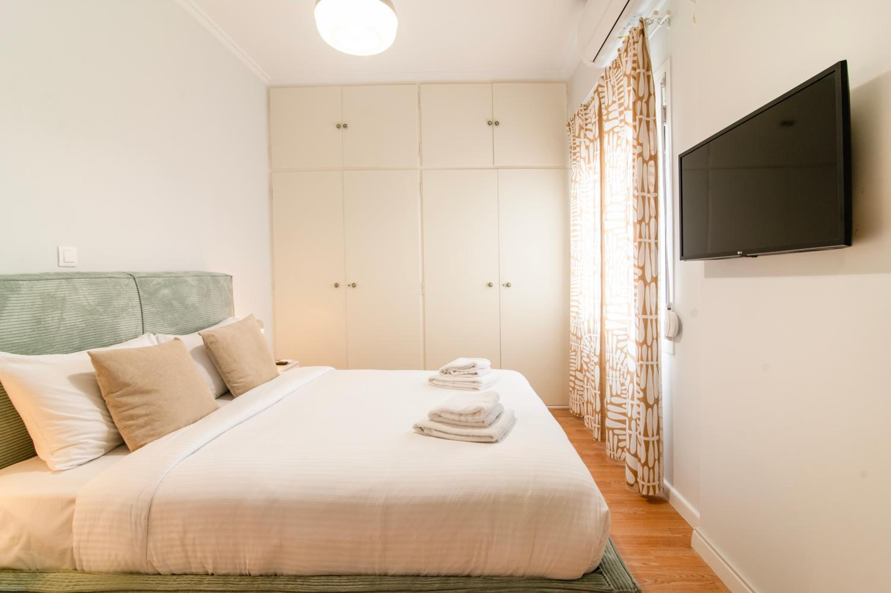 Stylish 2-Bedroom Apartment with Big Terrace in Athens