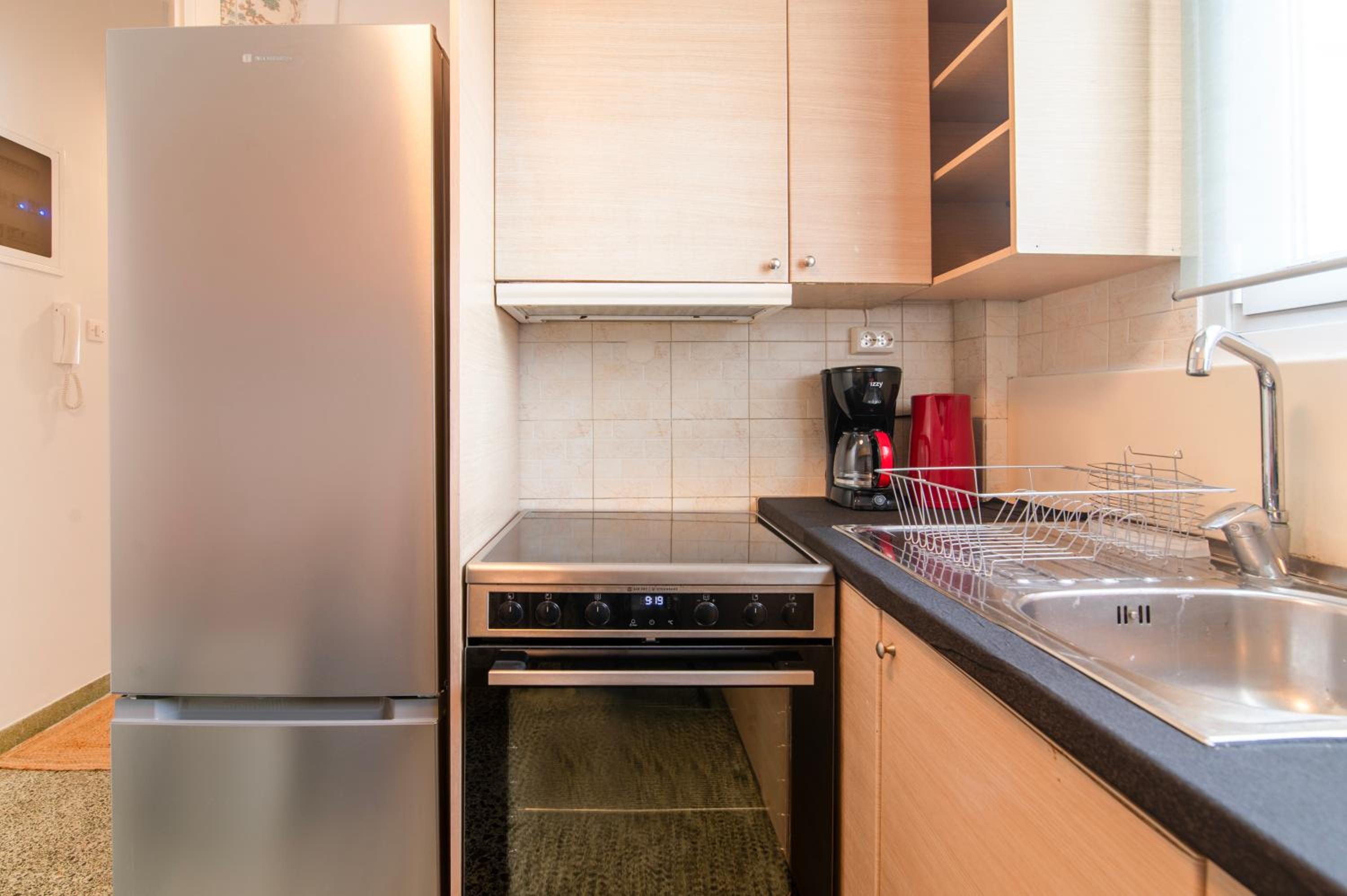 Stylish 2-Bedroom Apartment with Big Terrace in Athens