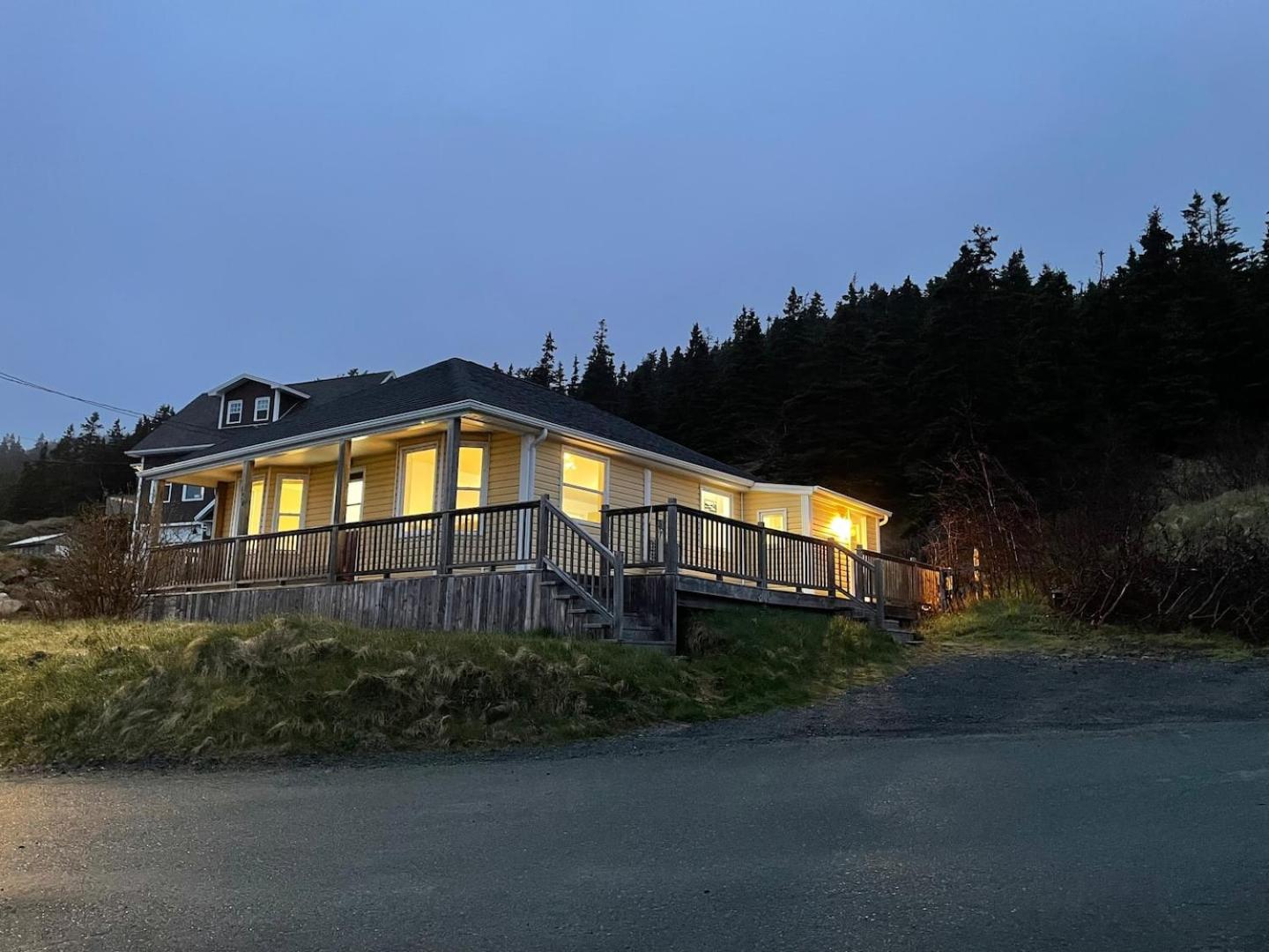 Oceanfront Cottage Walk to Trail & Boat Tours