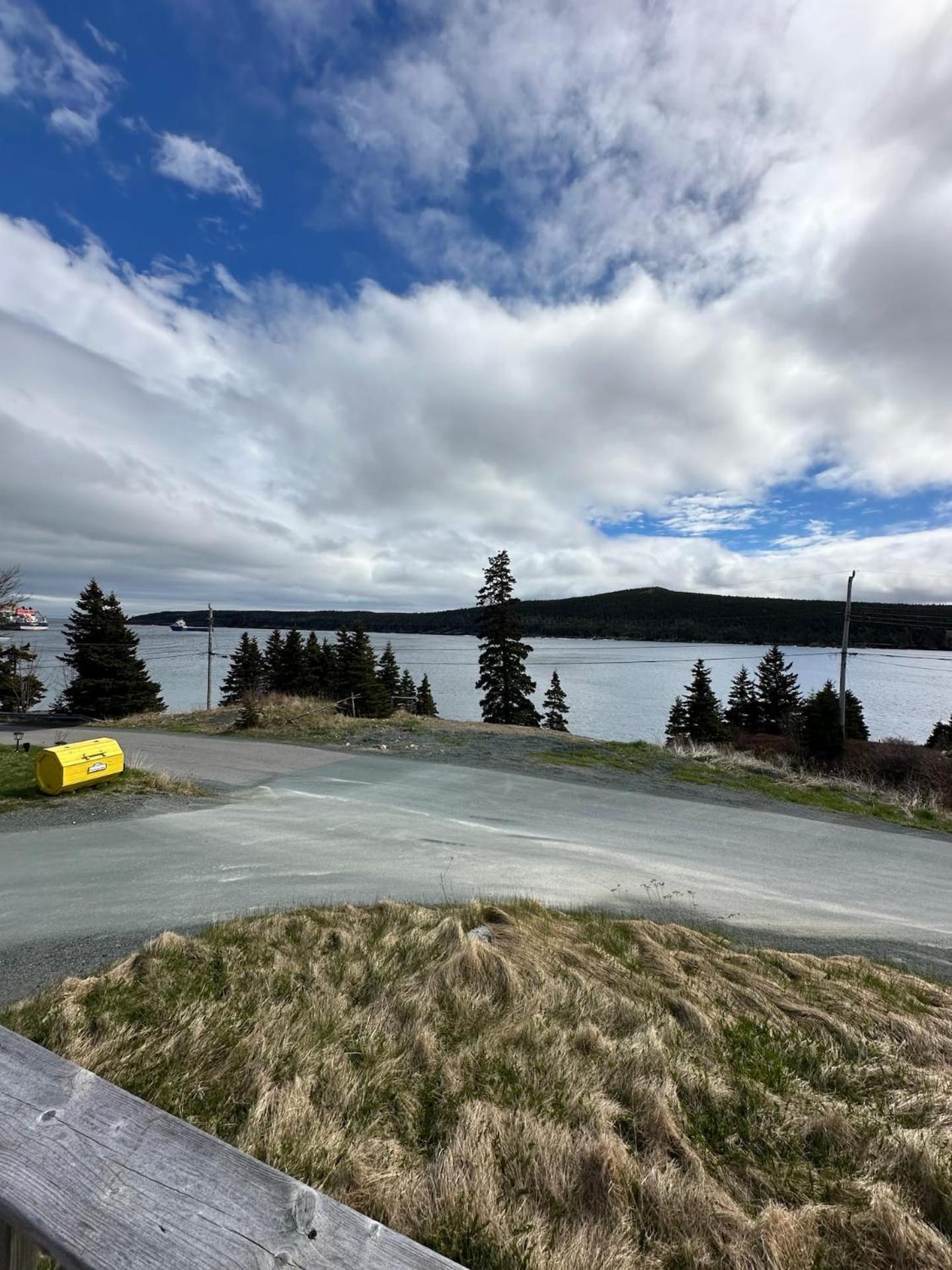 Oceanfront Cottage Walk to Trail & Boat Tours