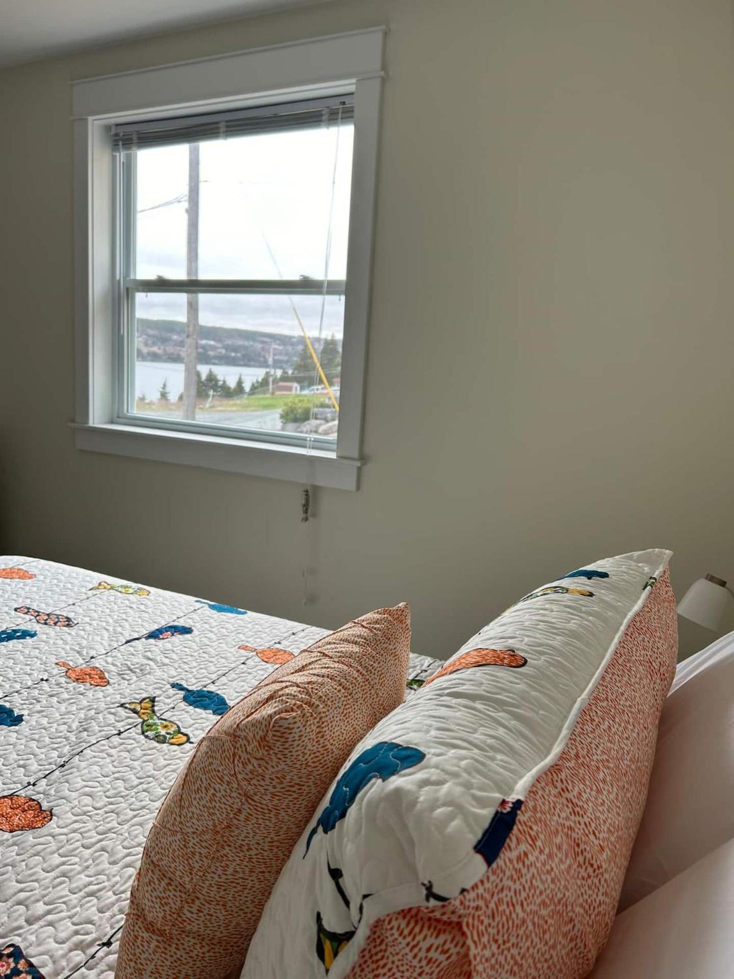 Oceanfront Cottage Walk to Trail & Boat Tours