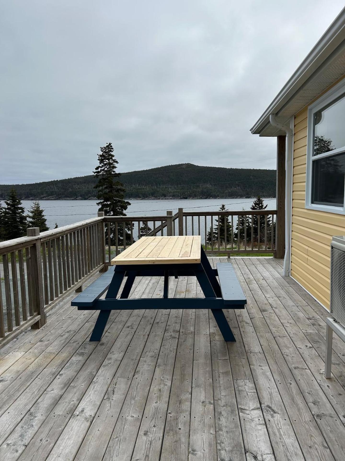 Oceanfront Cottage Walk to Trail & Boat Tours