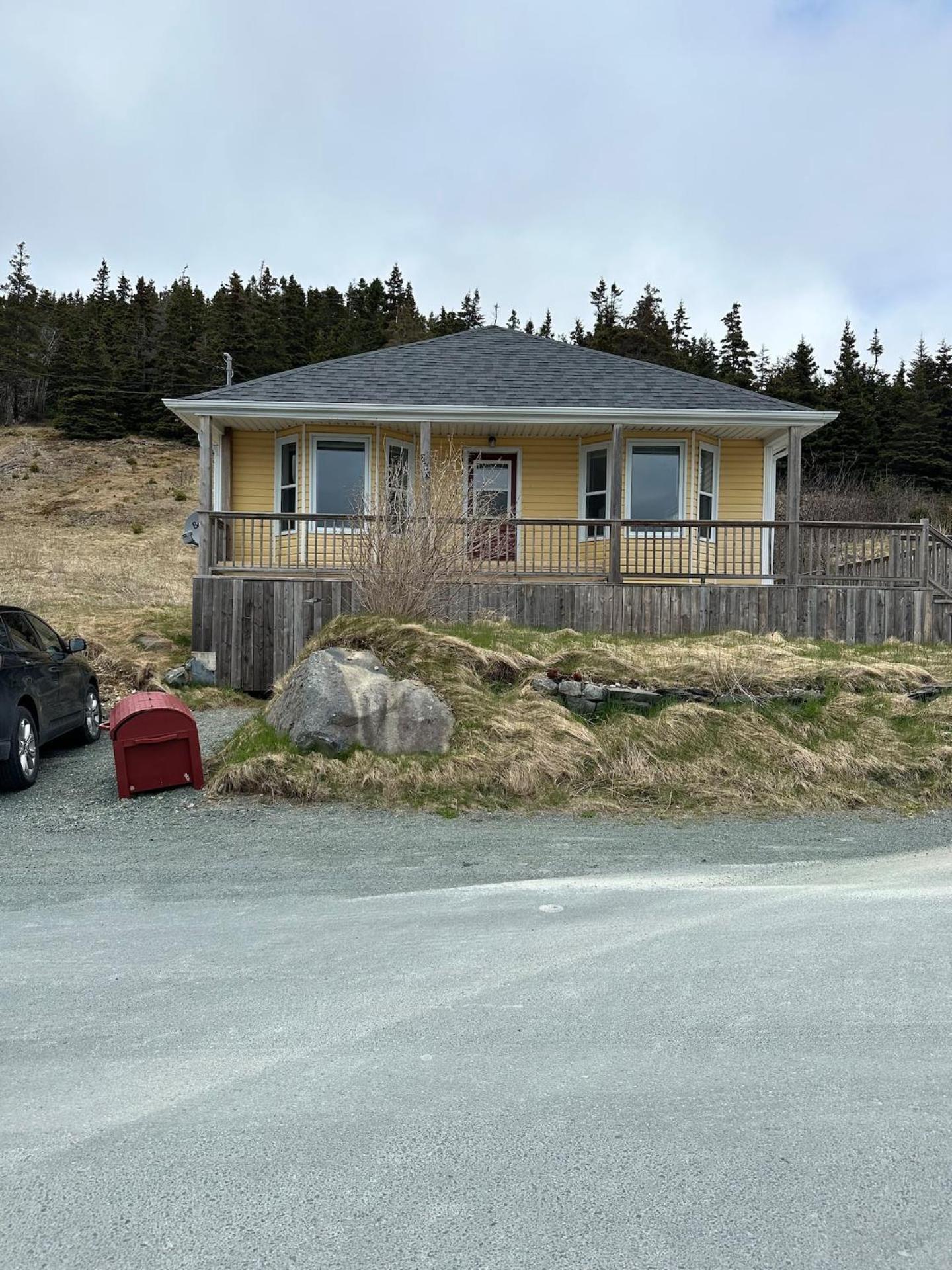 Oceanfront Cottage Walk to Trail & Boat Tours