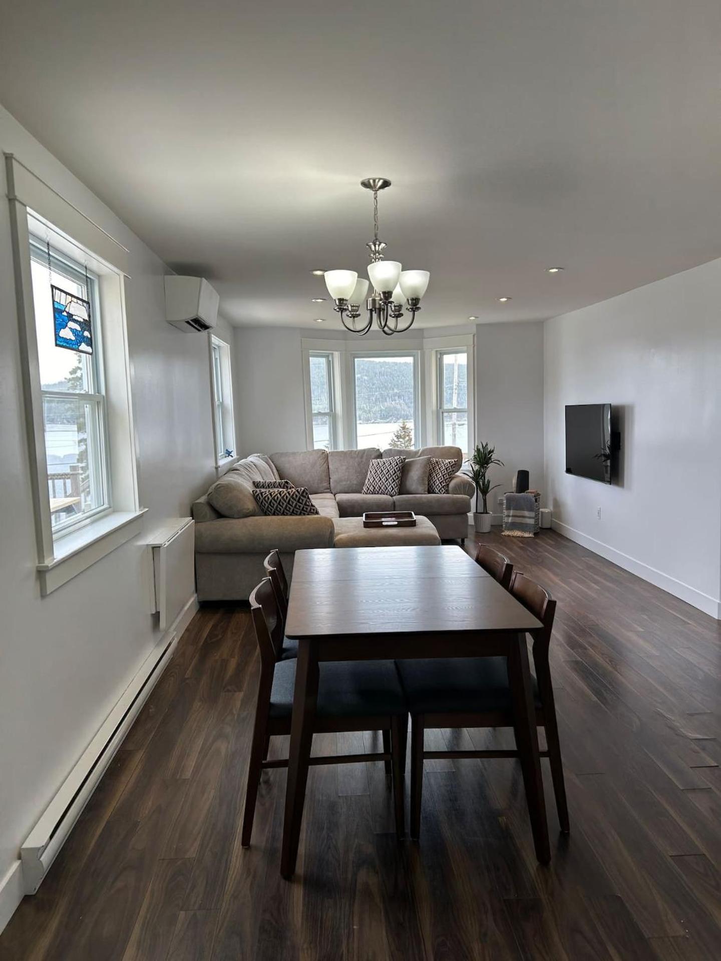 Oceanfront Cottage Walk to Trail & Boat Tours