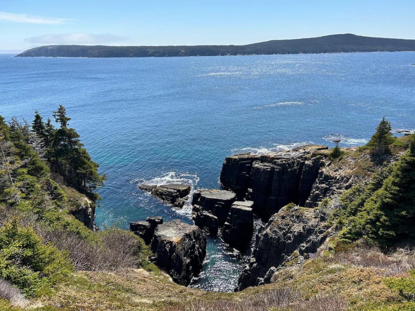 Oceanfront Cottage Walk to Trail & Boat Tours