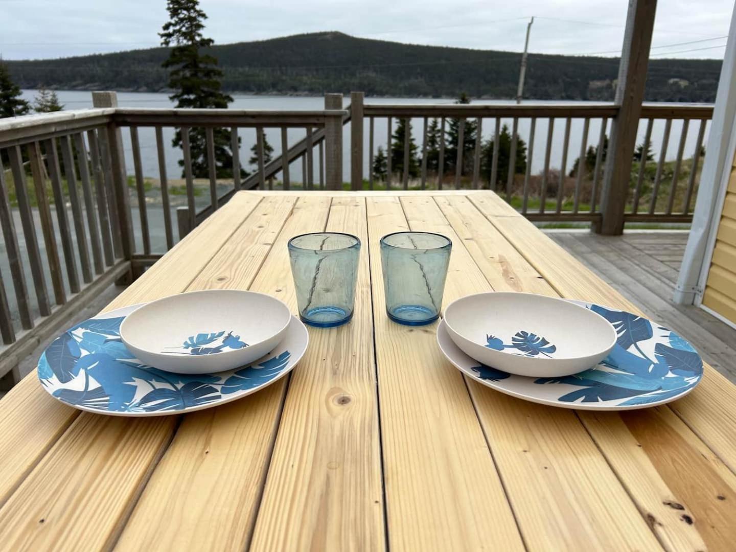 Oceanfront Cottage Walk to Trail & Boat Tours