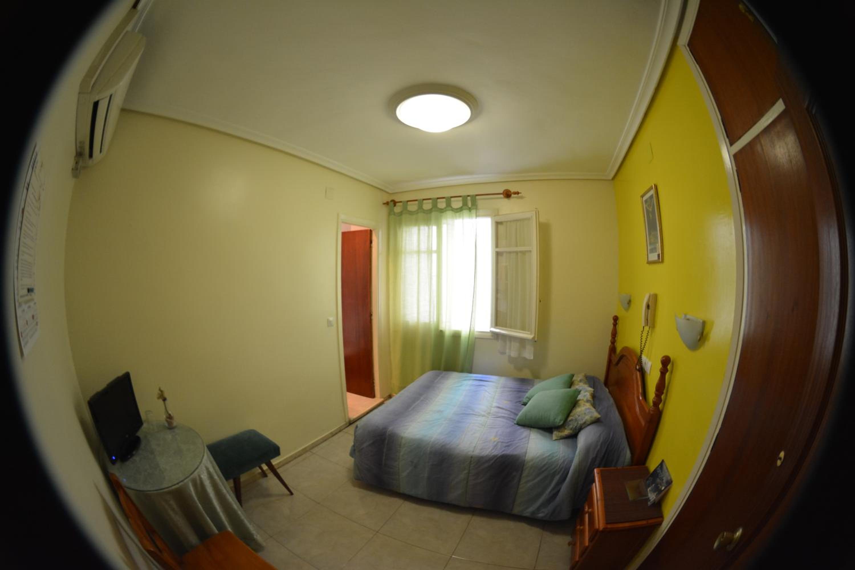 Hostal Ramón y Cajal