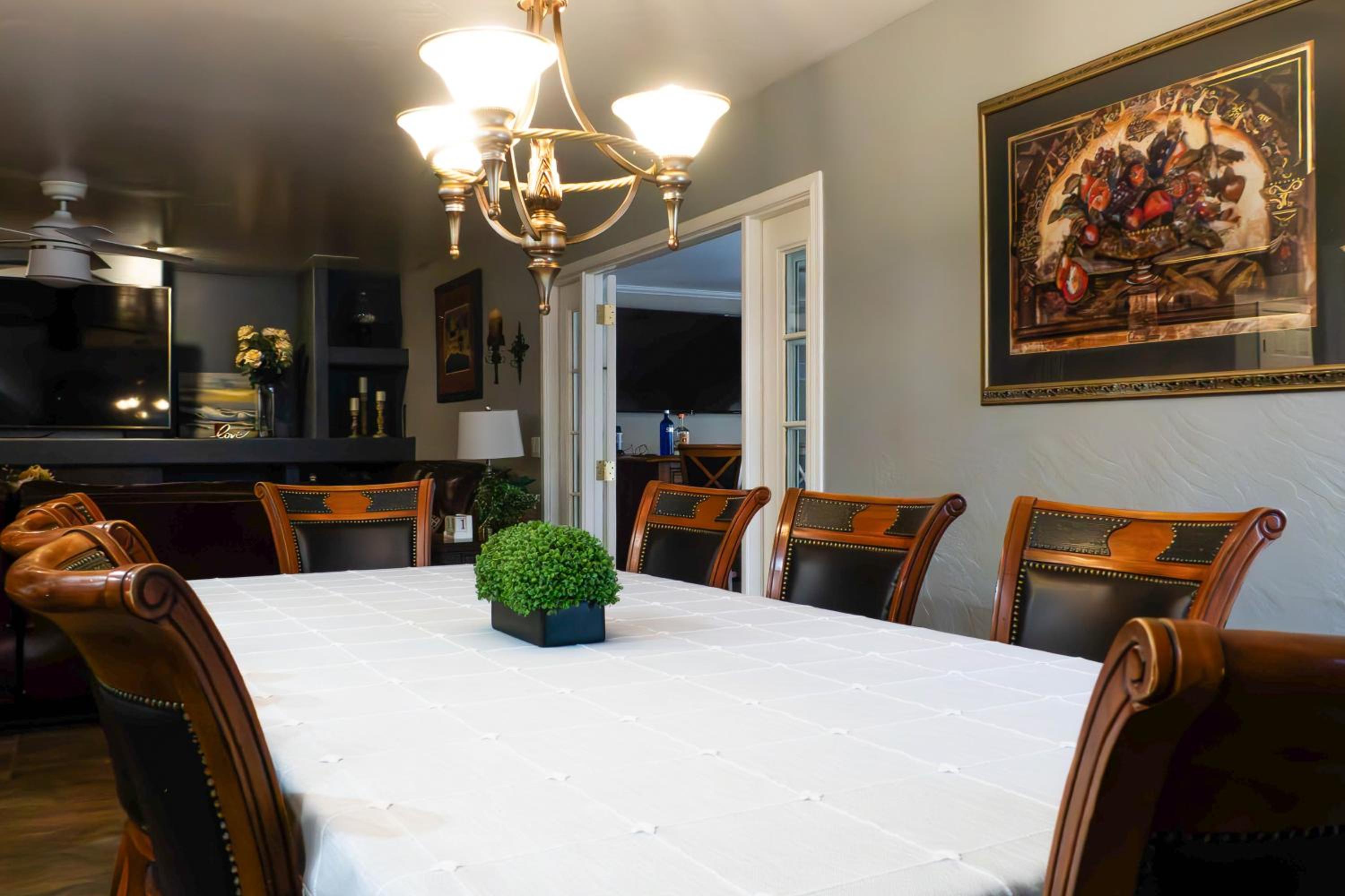 Spacious, Fully Equipped 5BR Home with Pool