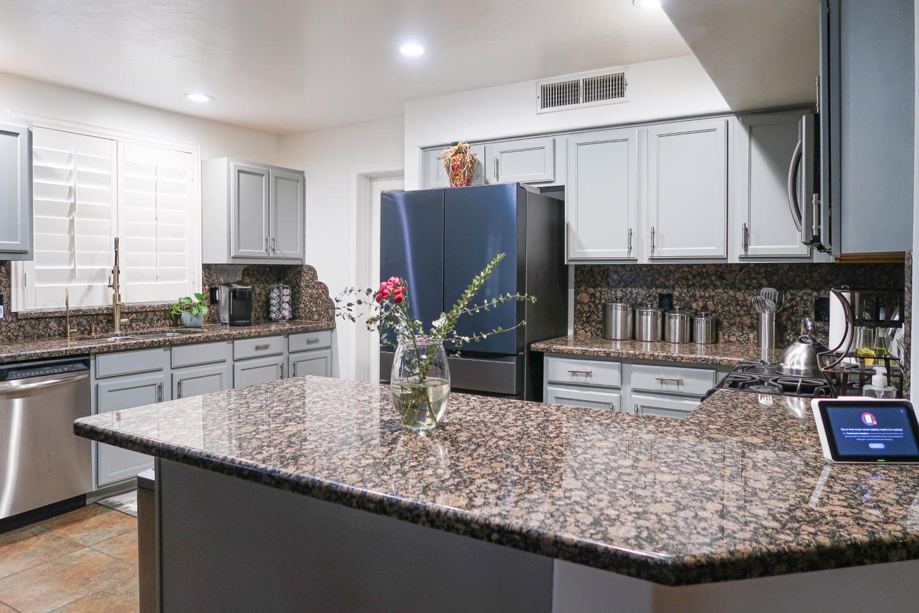 Spacious, Fully Equipped 5BR Home with Pool