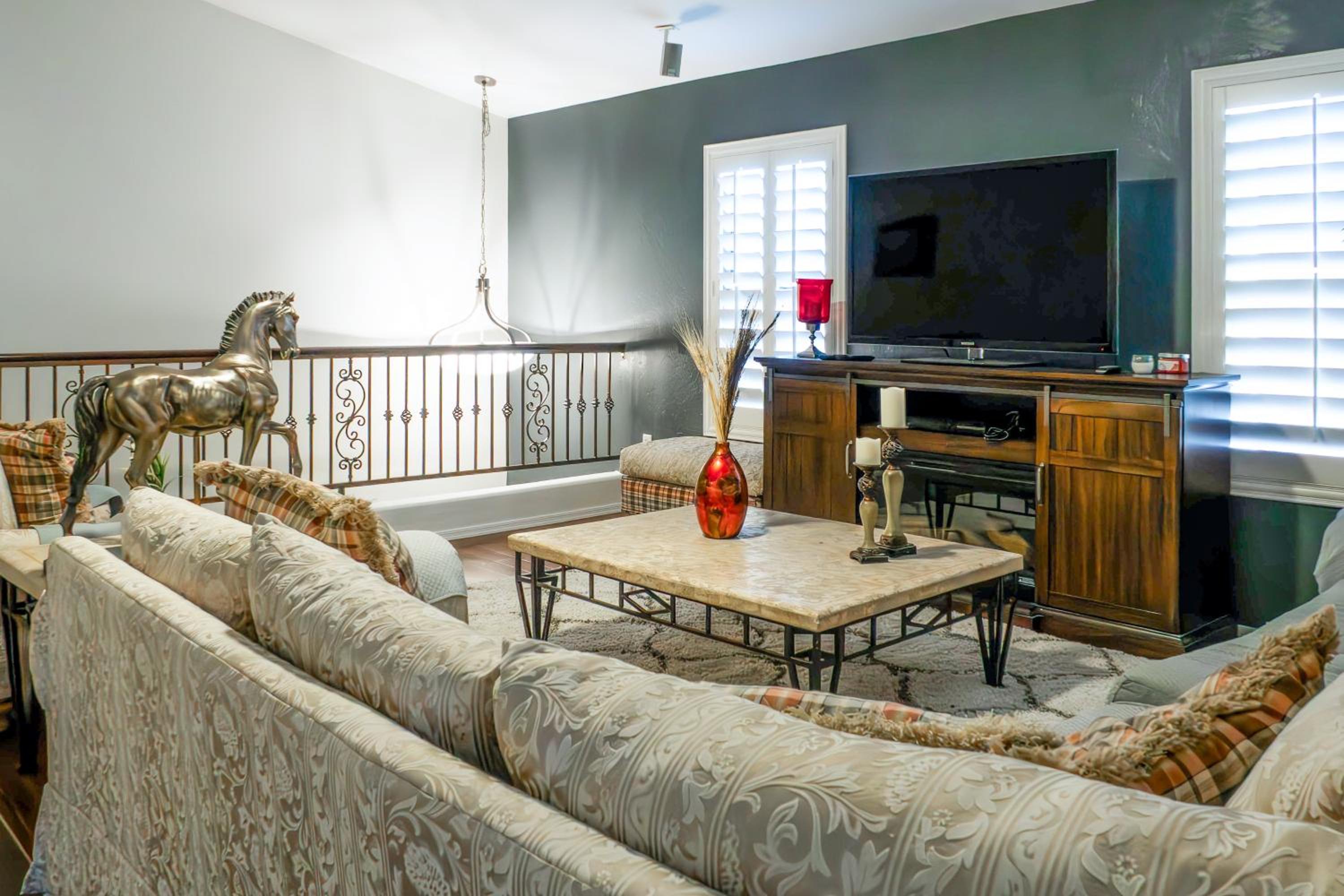 Spacious, Fully Equipped 5BR Home with Pool