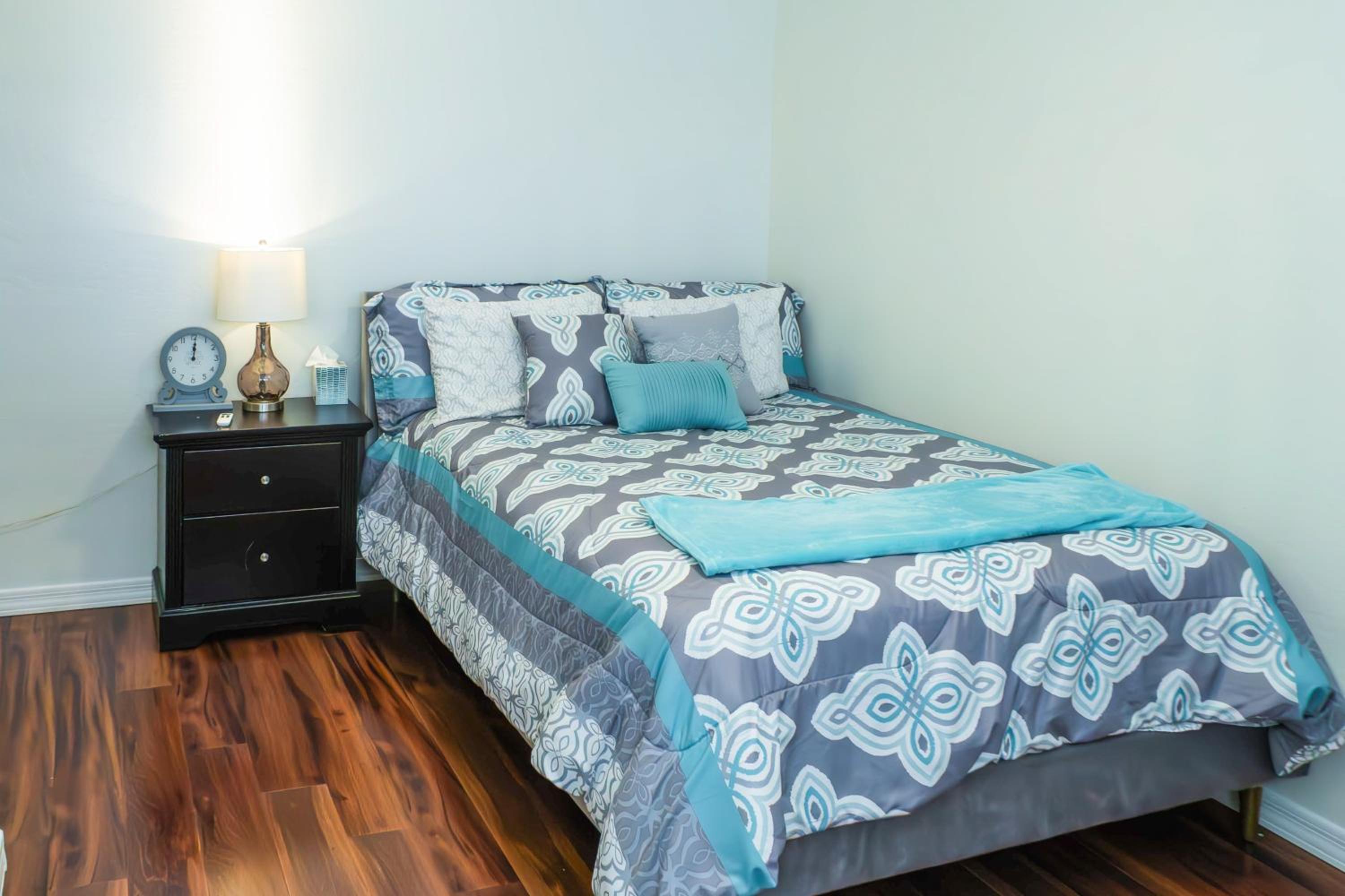 Spacious, Fully Equipped 5BR Home with Pool