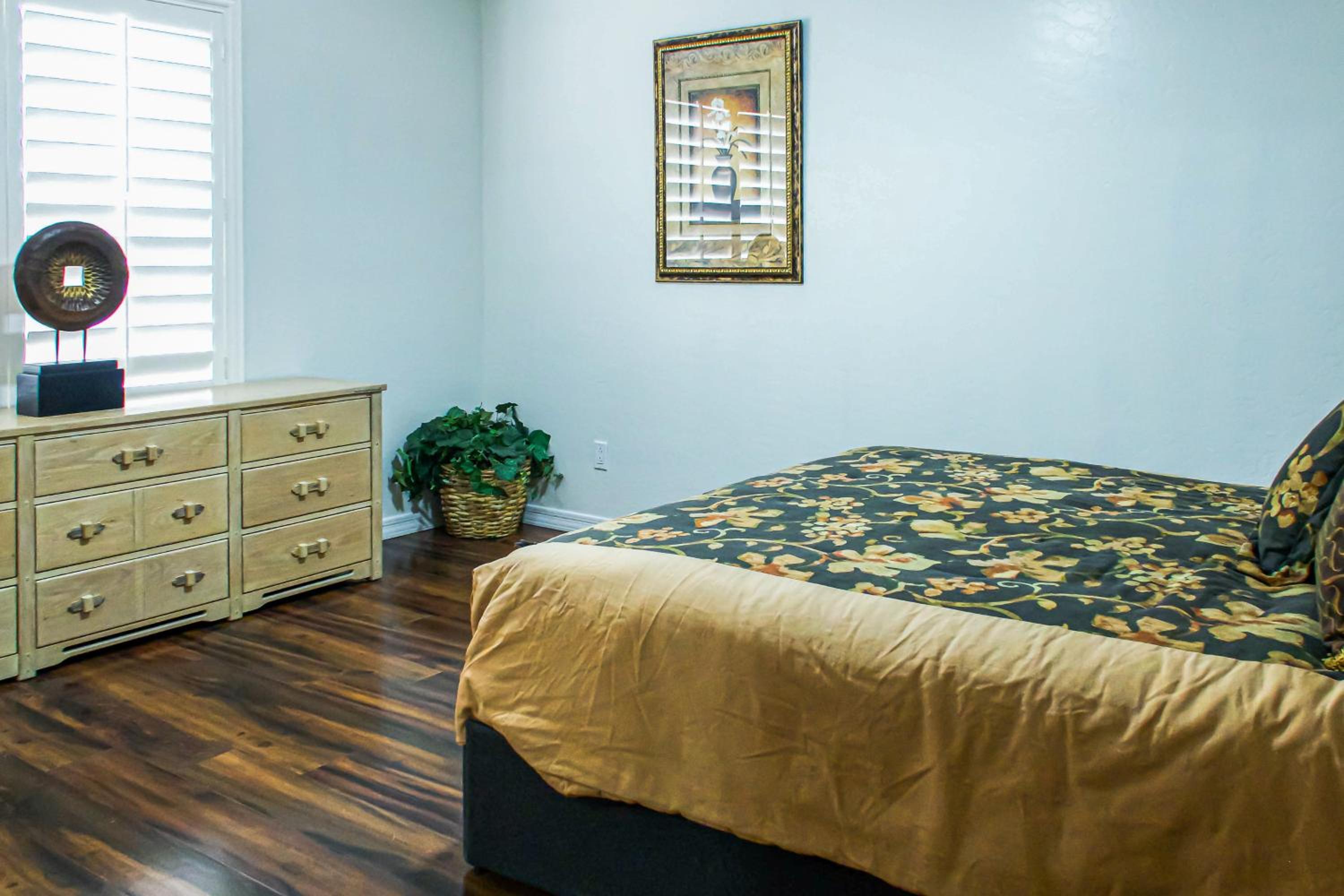 Spacious, Fully Equipped 5BR Home with Pool