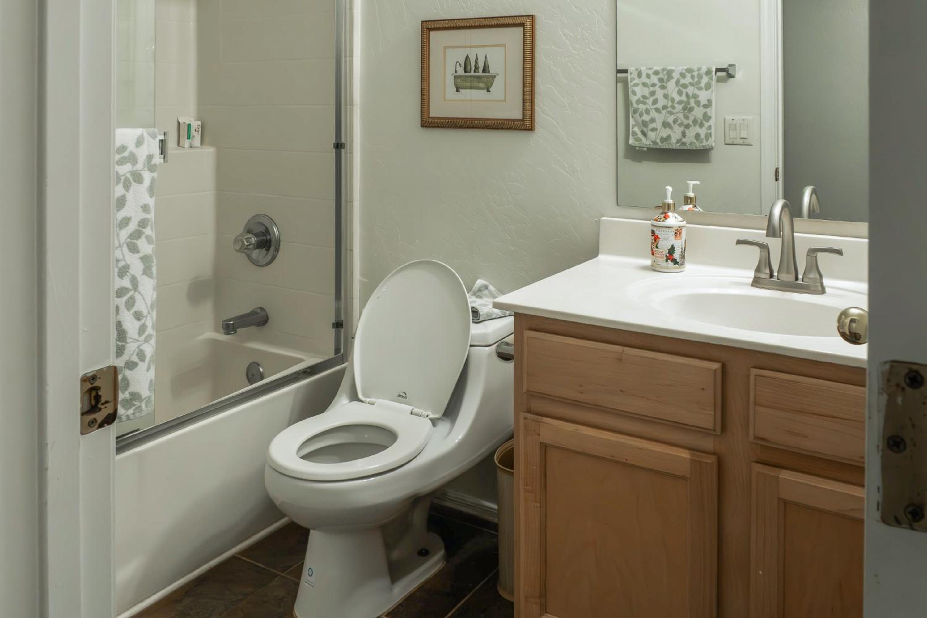 Spacious, Fully Equipped 5BR Home with Pool