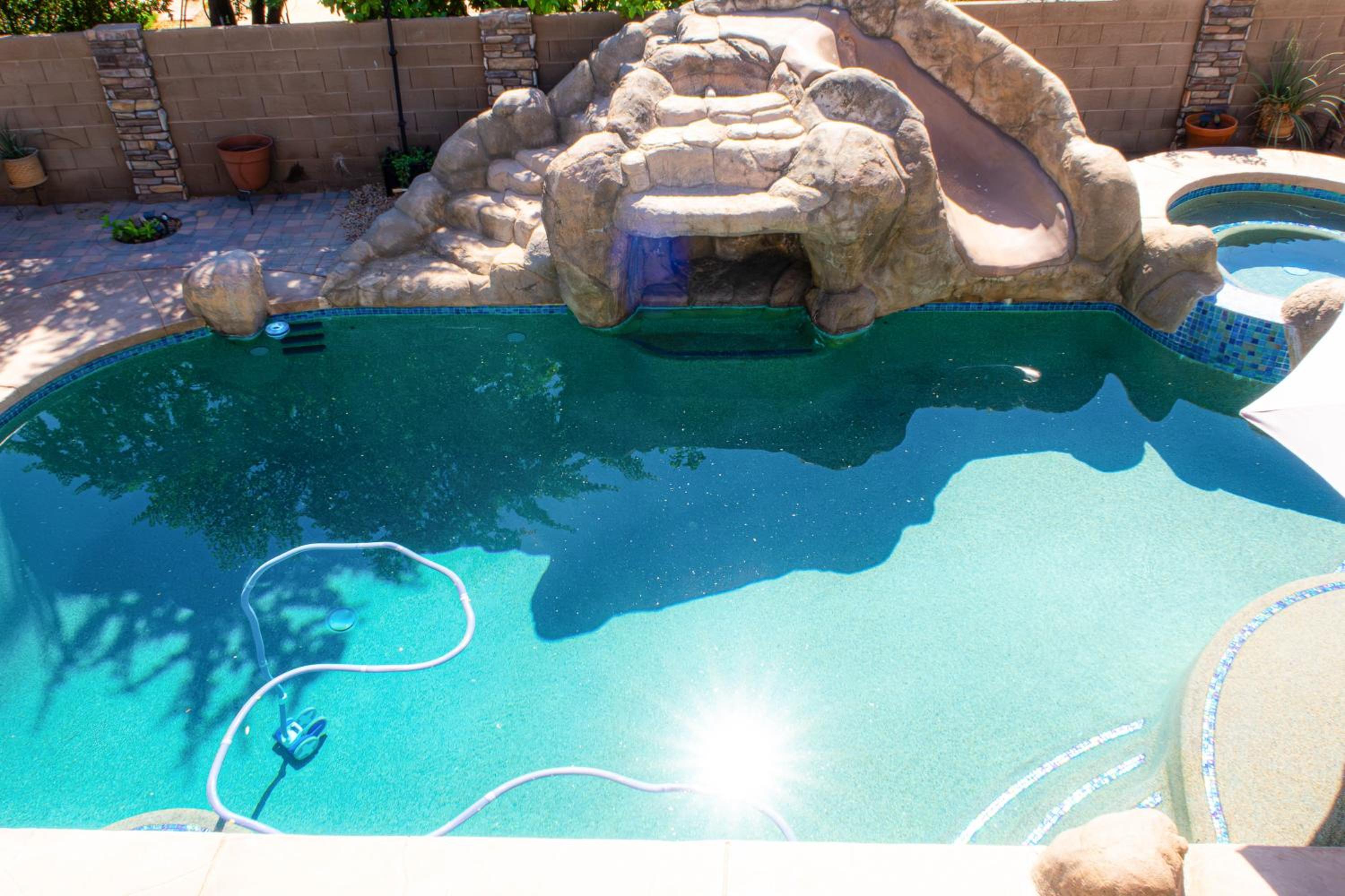 Spacious, Fully Equipped 5BR Home with Pool