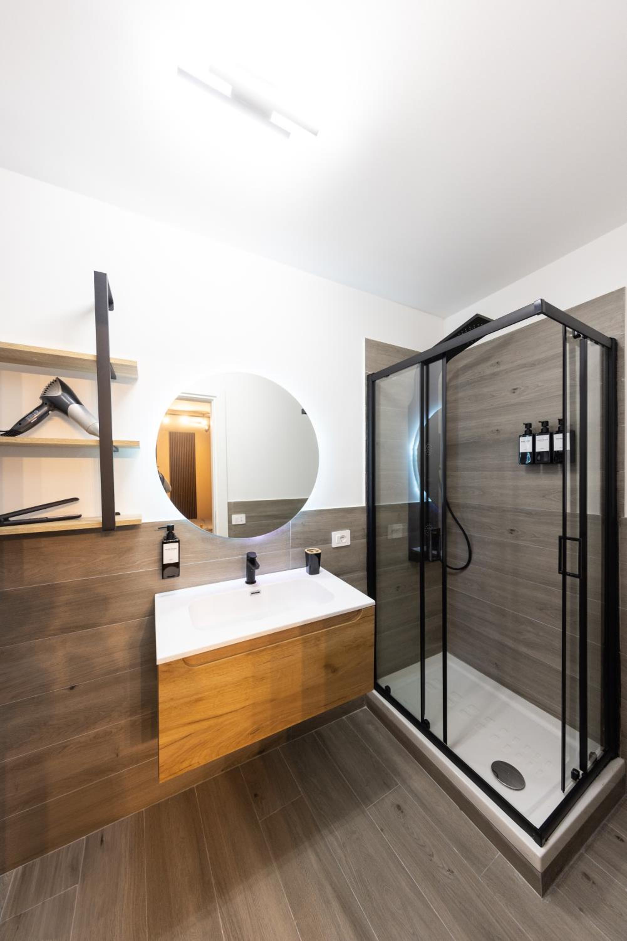 Urban Chic Luxury Suite Apartments