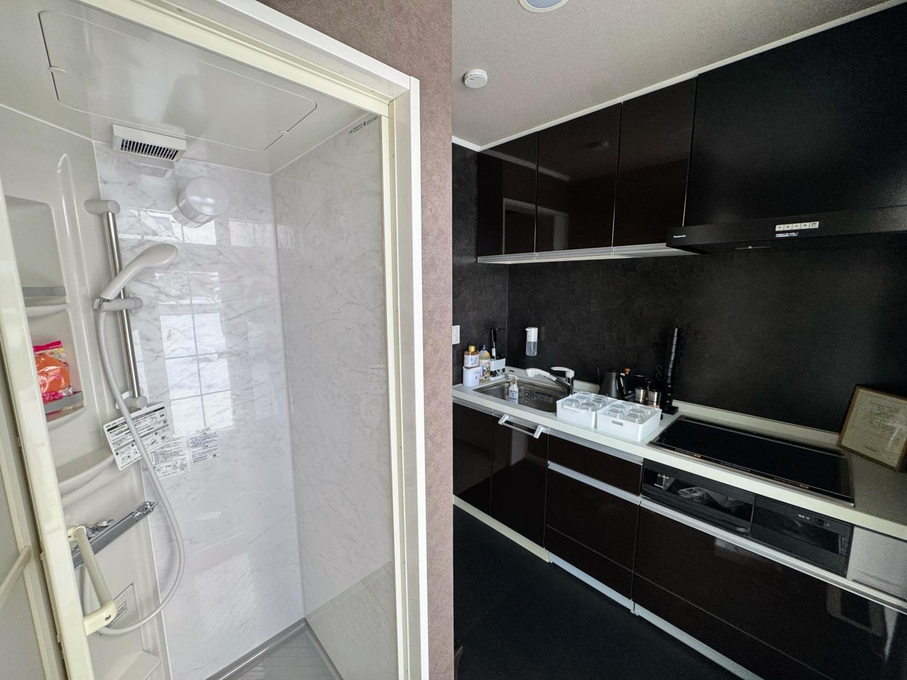 BIEI TERRACE 1st Floor - 1F専用独立玄関 - 1F占有78平米大型ワンルーム- ソファベッド7台, 170型米Valerion社製最新シアター動画視聴, 無料Wi-Fi, シャワー, ミニキッチン付き - 駅前通り沿い -