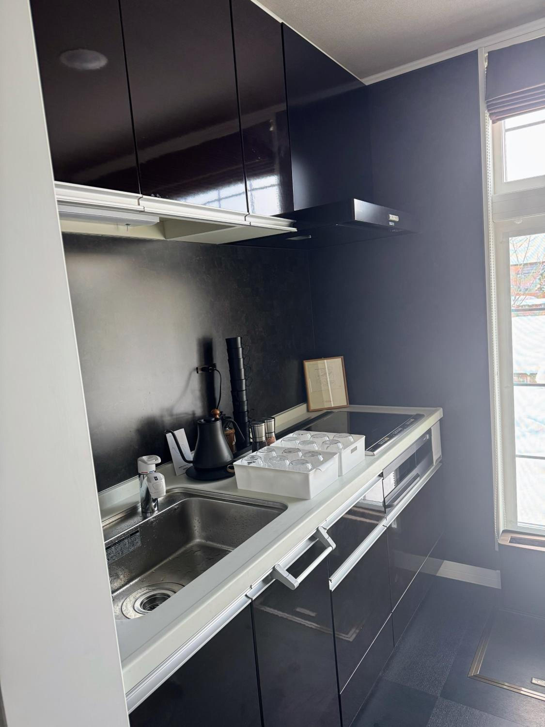BIEI TERRACE 1st Floor - 1F専用独立玄関 - 1F占有78平米大型ワンルーム- ソファベッド7台, 170型米Valerion社製最新シアター動画視聴, 無料Wi-Fi, シャワー, ミニキッチン付き - 駅前通り沿い -