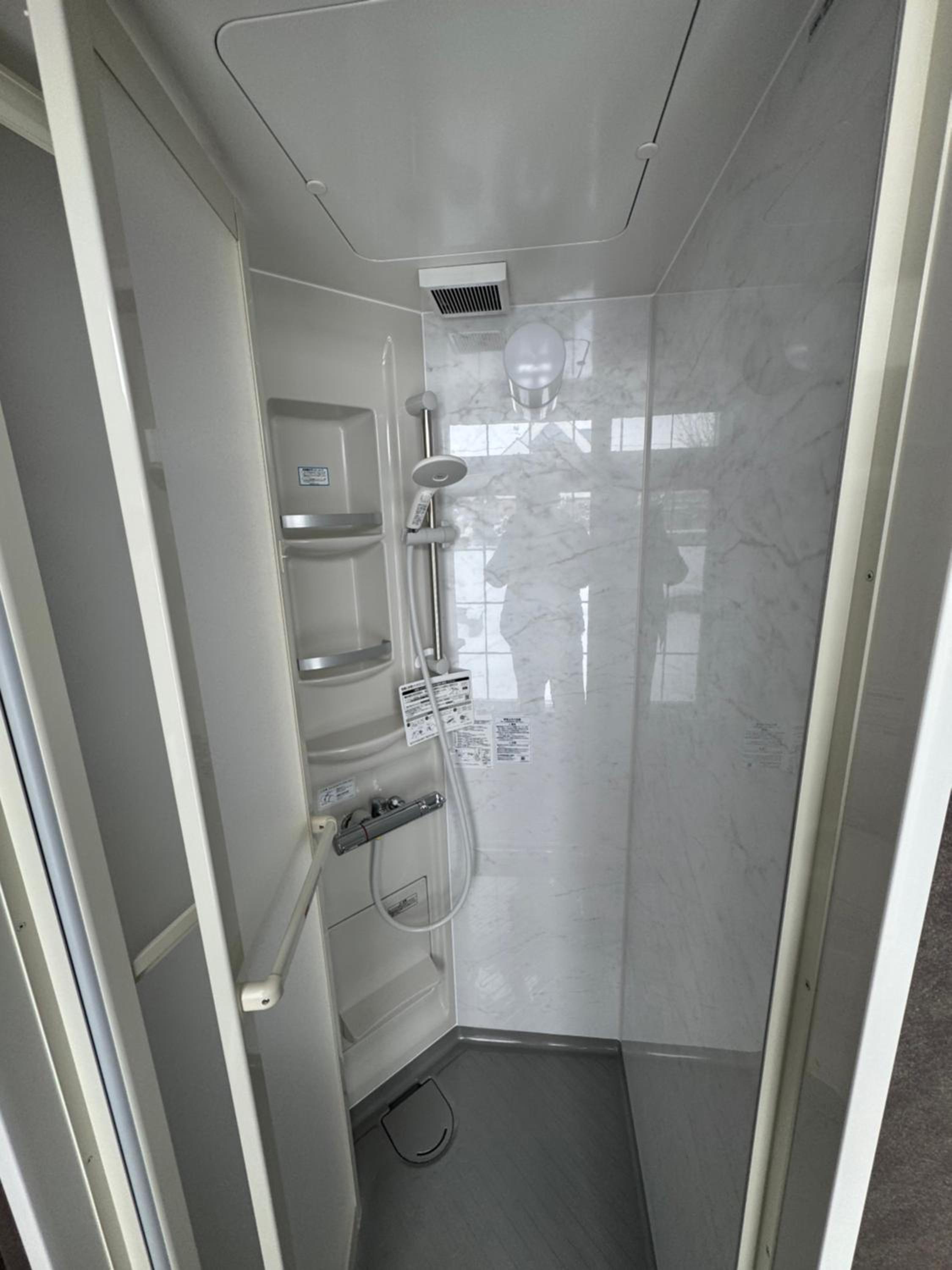 BIEI TERRACE 1st Floor - 1F専用独立玄関 - 1F占有78平米大型ワンルーム- ソファベッド7台, 170型米Valerion社製最新シアター動画視聴, 無料Wi-Fi, シャワー, ミニキッチン付き - 駅前通り沿い -