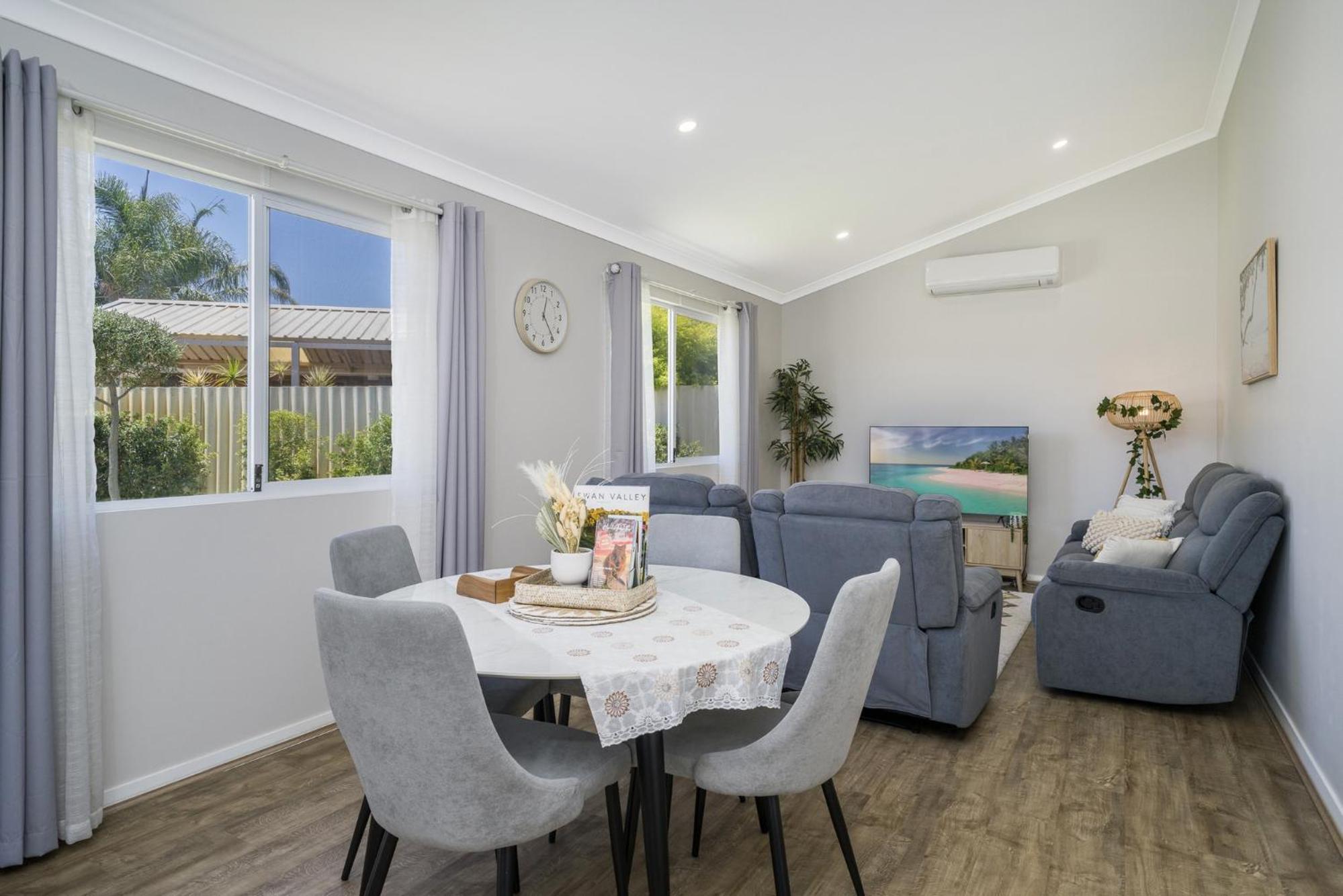 Bright and Spacious 2-Bed Thornlie Family Home