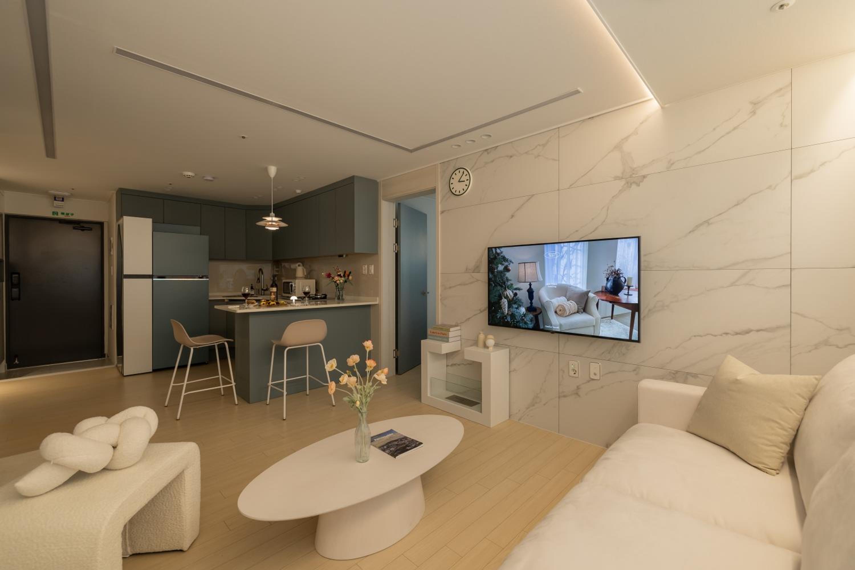The Eight 8 Hongdae