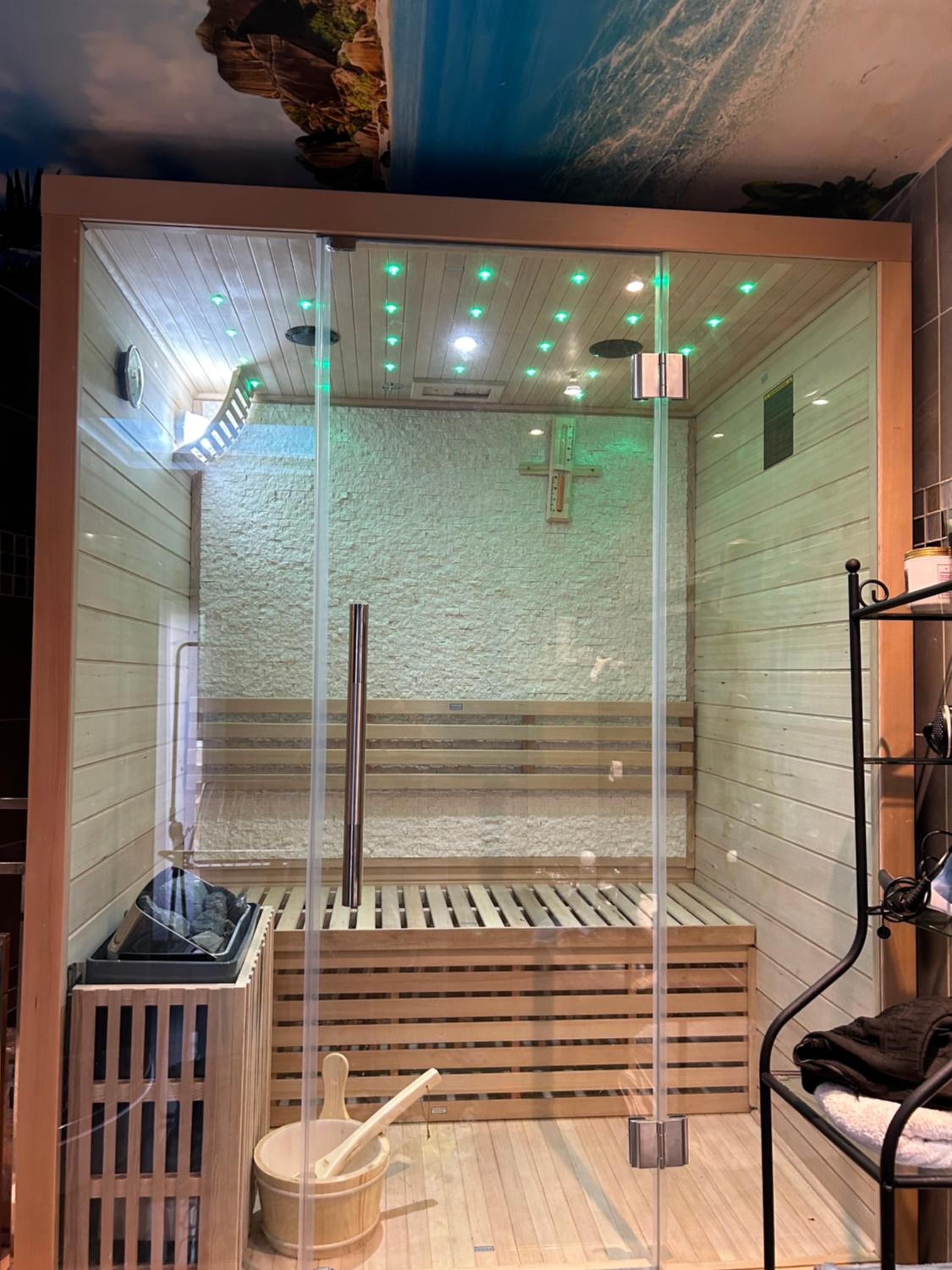 Villa Maxonale près de Paris avec Piscine Chauffée, Sauna et Jacuzzi