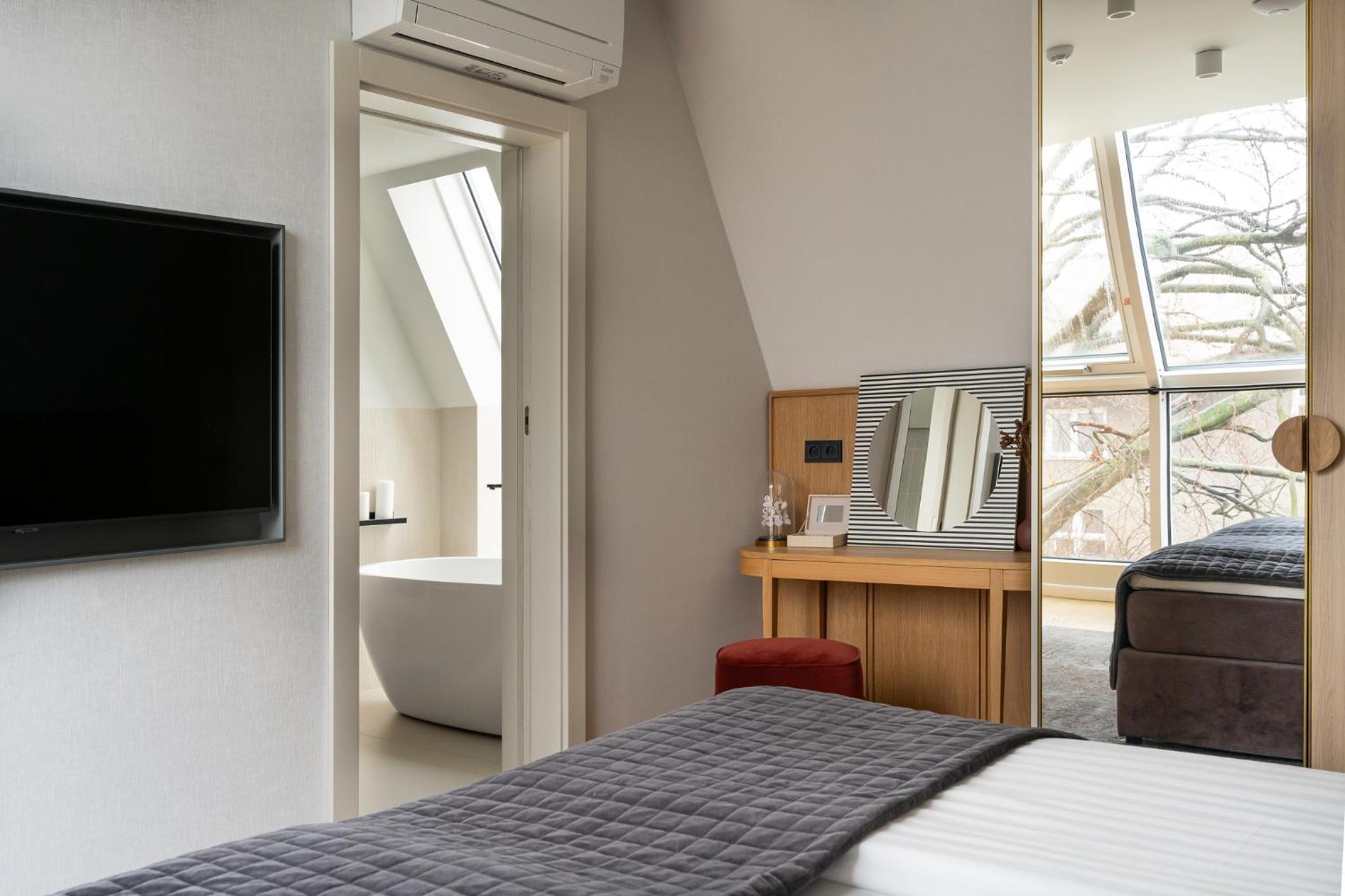 Nowy Sopot Luxury Villa with Jacuzzi & Sky Terrace by Lion Apartments