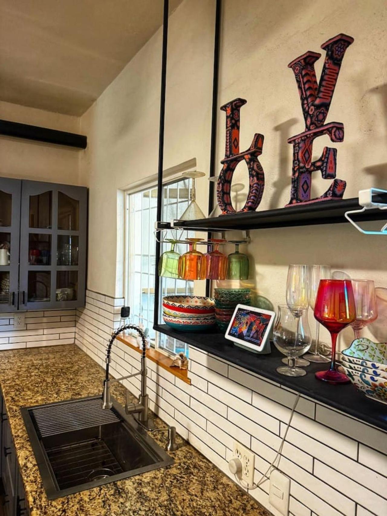 Casita El Nido- Spacious 2 Bedroom Main Floor Apartment