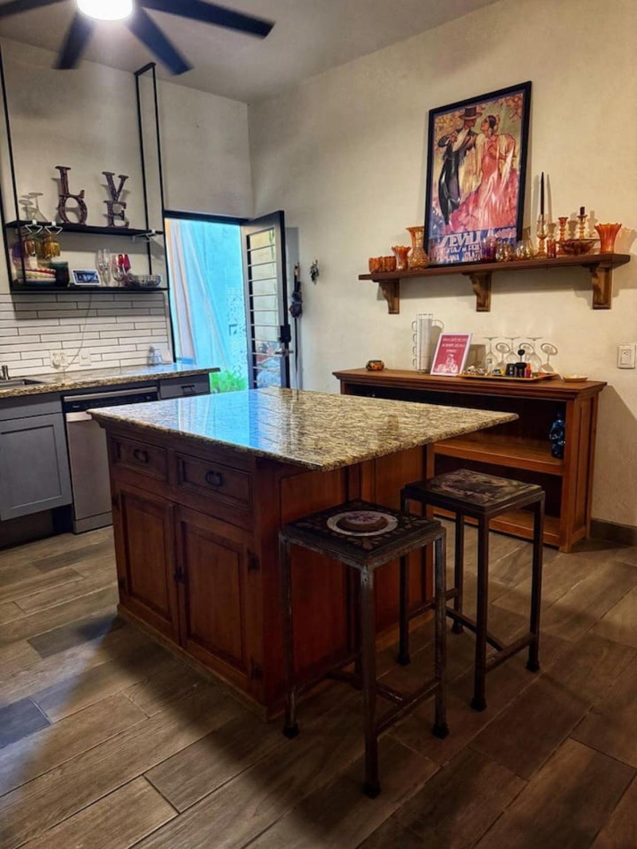 Casita El Nido- Spacious 2 Bedroom Main Floor Apartment