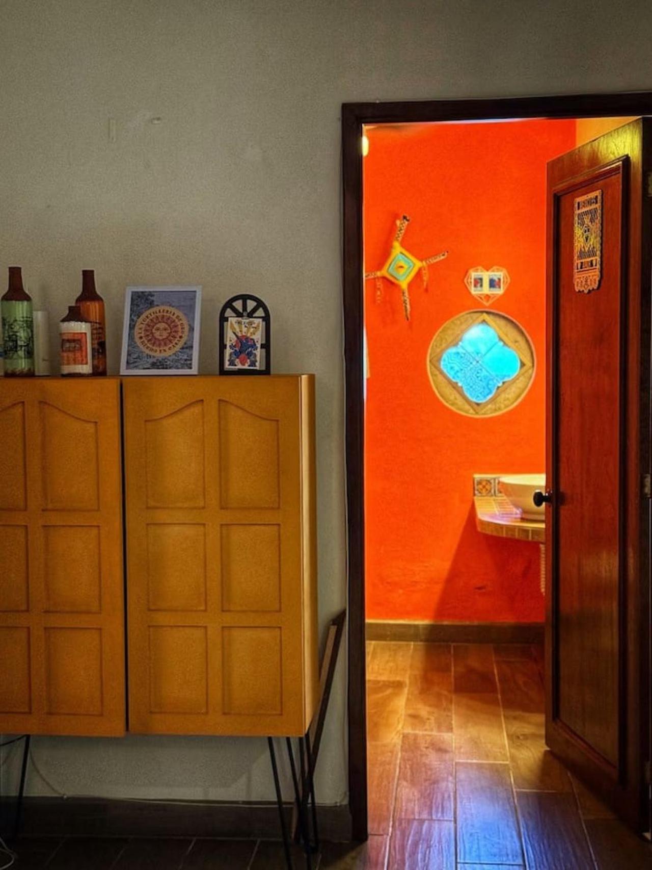 Casita El Nido- Spacious 2 Bedroom Main Floor Apartment