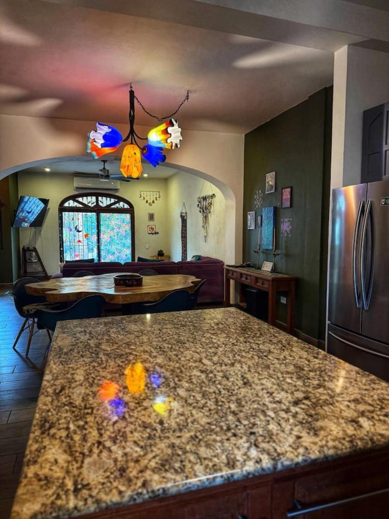 Casita El Nido- Spacious 2 Bedroom Main Floor Apartment