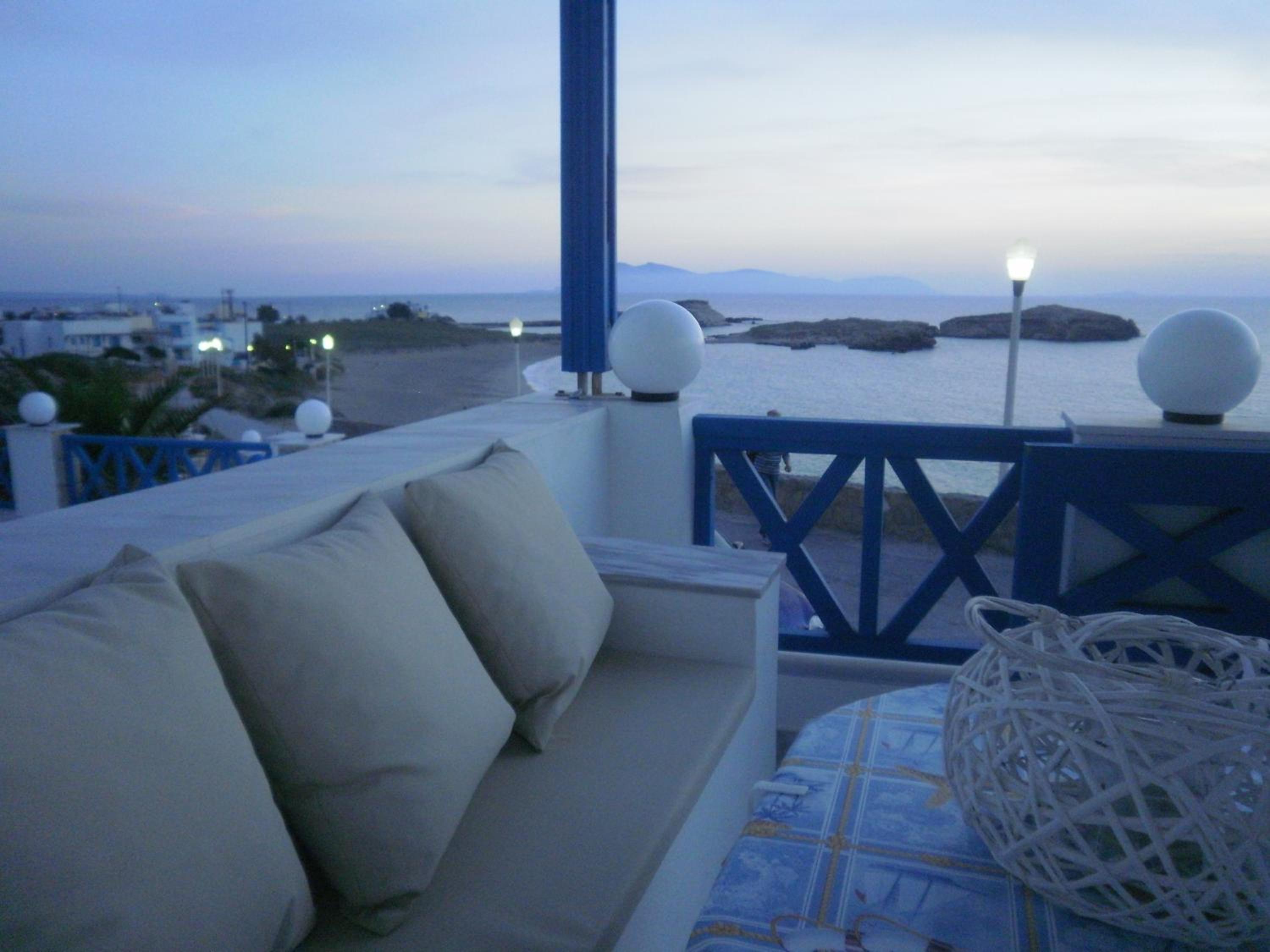 Blue and White Studios & Apartments