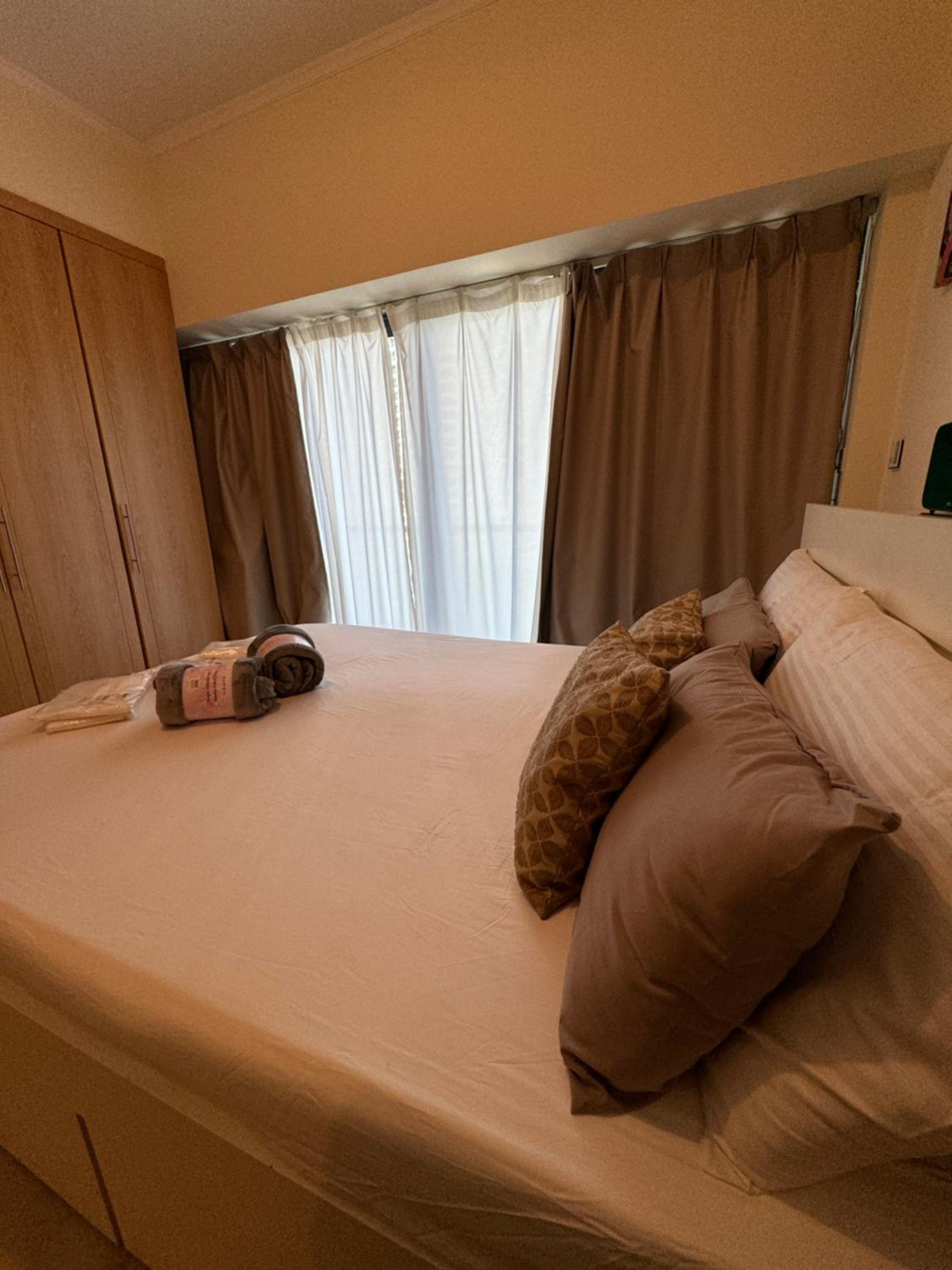 Click Stay - JLT - Studio & Balcony Lakes view Entire Apartment -RA