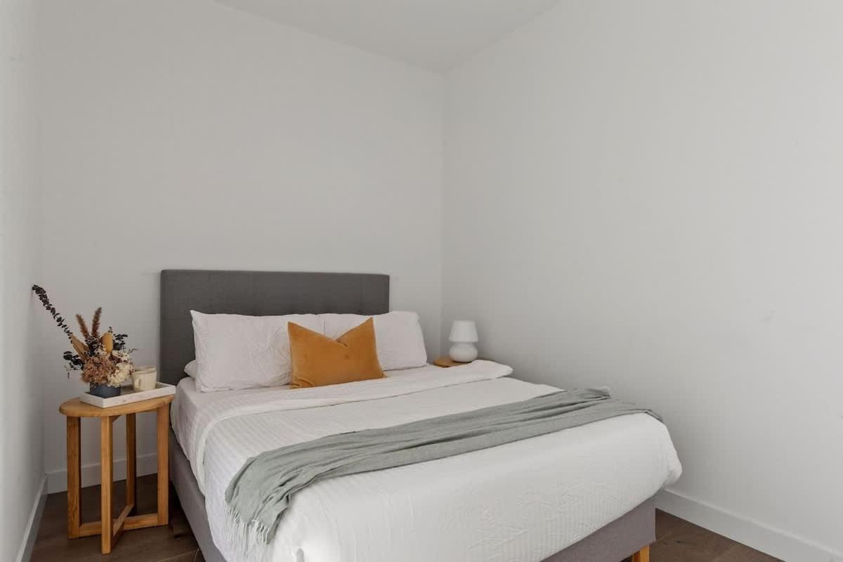 Luxury 2BR Apt Opposite Southern Cross