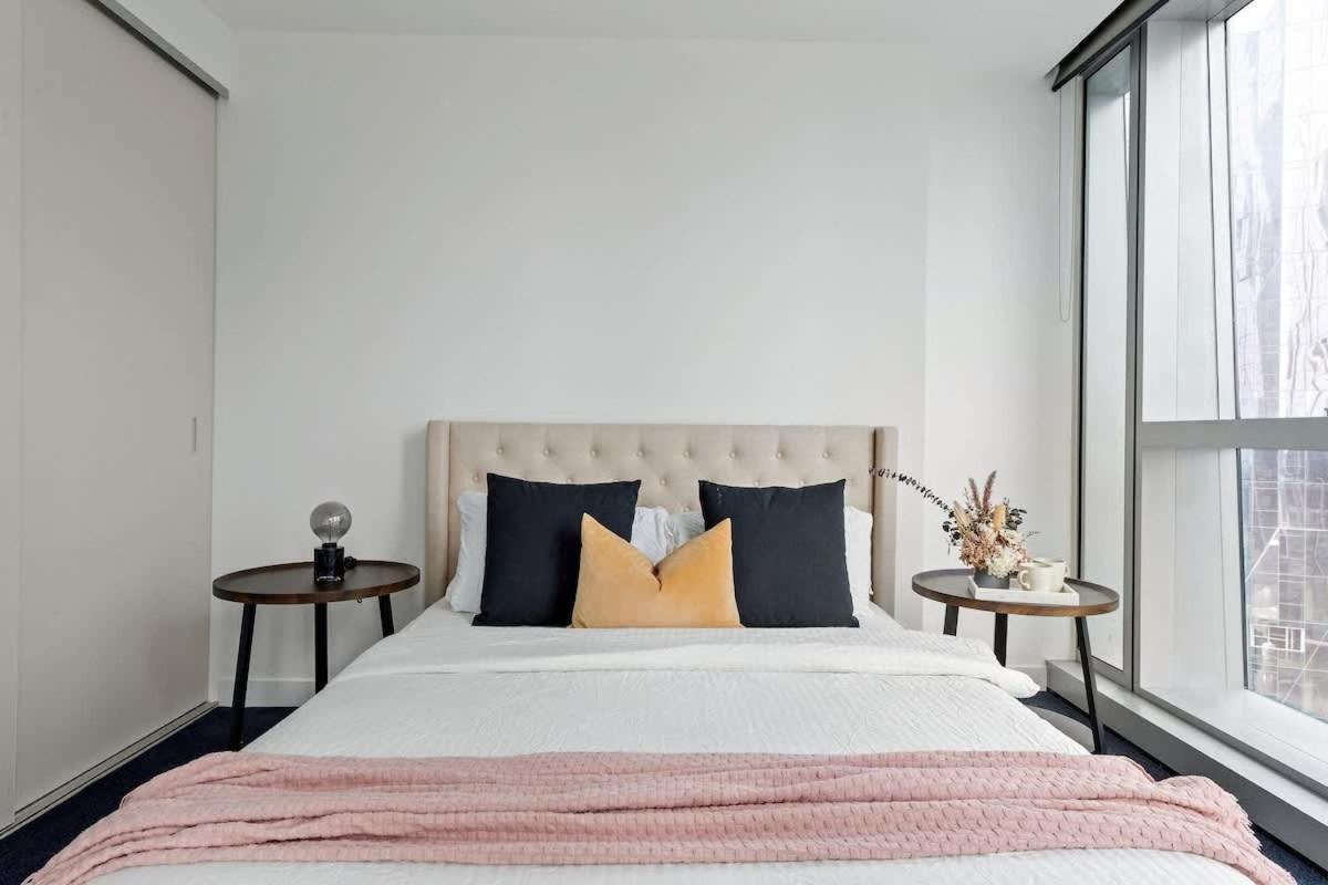 Luxury 2BR Apt Opposite Southern Cross