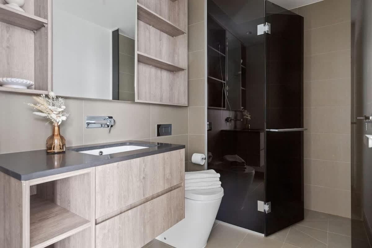 Luxury 2BR Apt Opposite Southern Cross