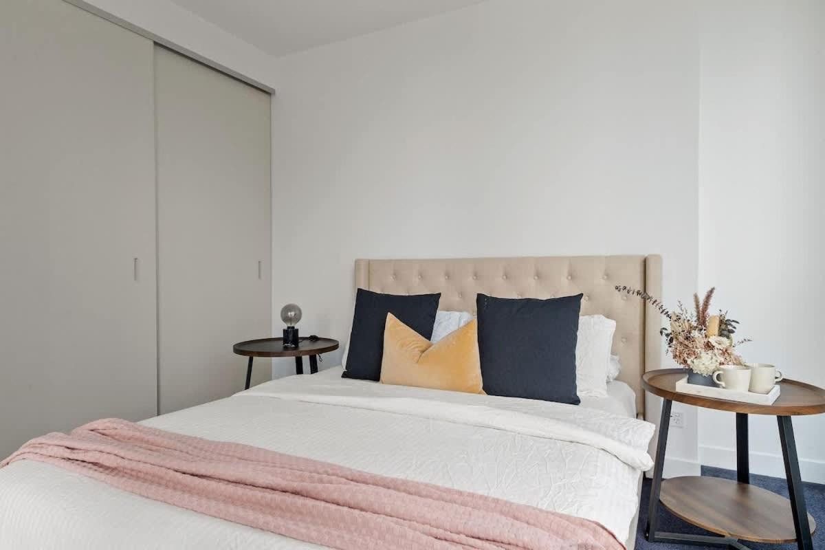 Luxury 2BR Apt Opposite Southern Cross