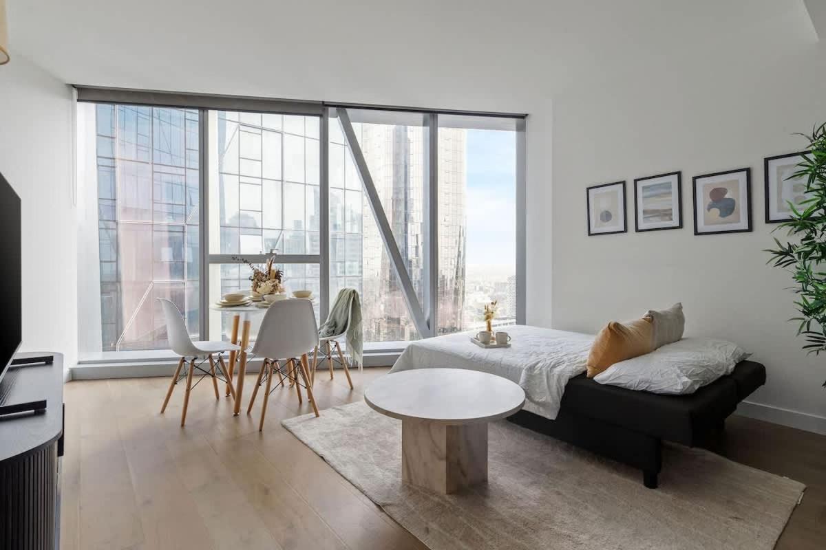 Luxury 2BR Apt Opposite Southern Cross