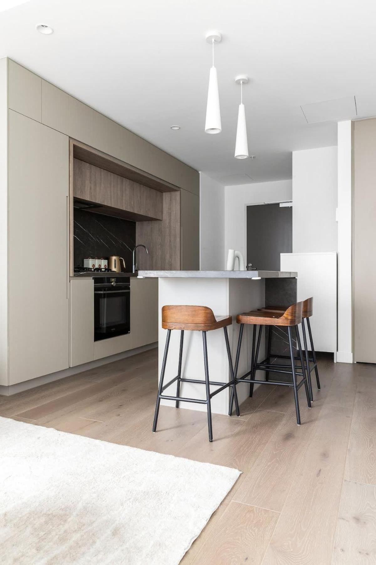 Luxury 2BR Apt Opposite Southern Cross