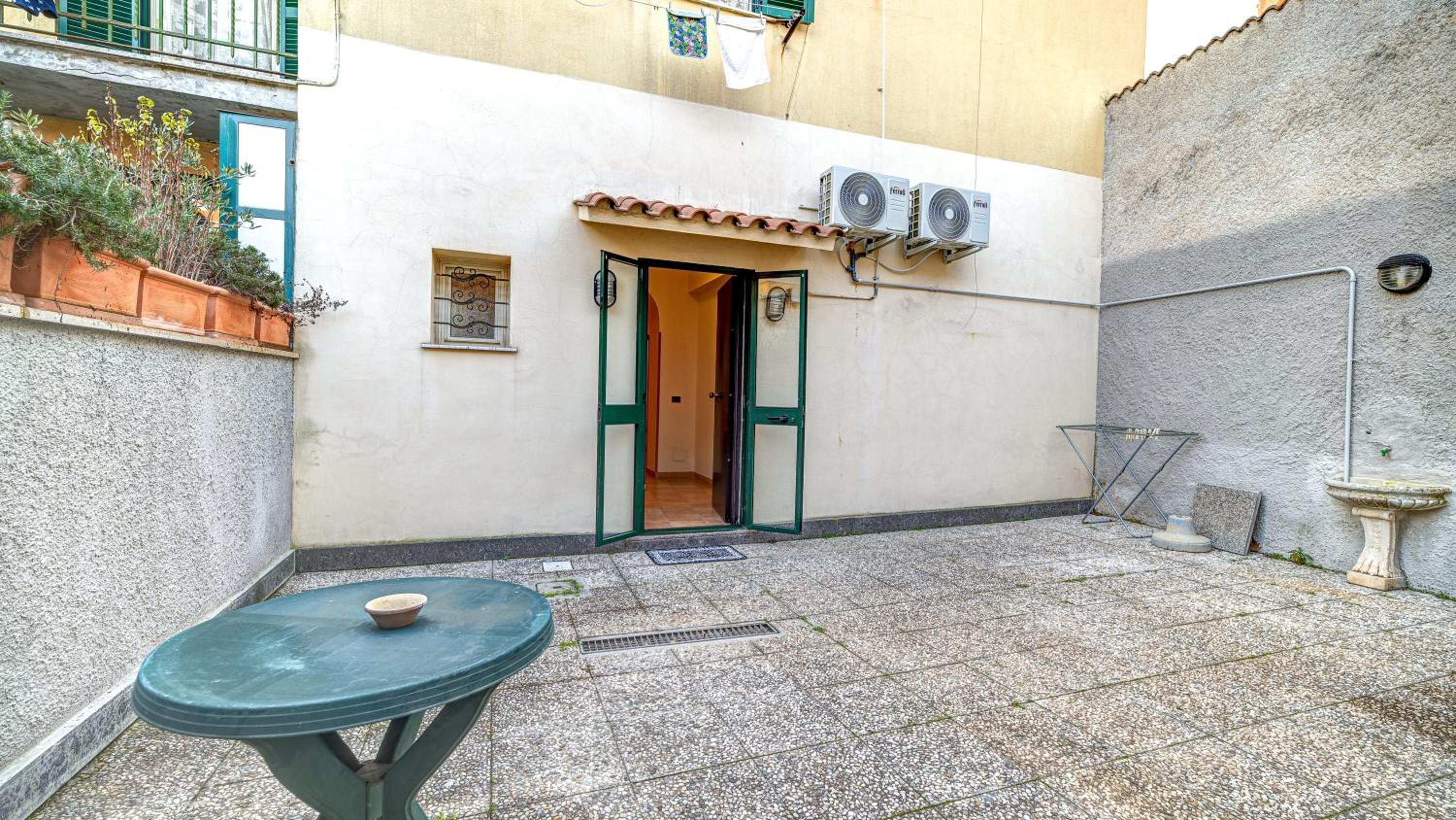 Donna Anna's House by Rentbeat