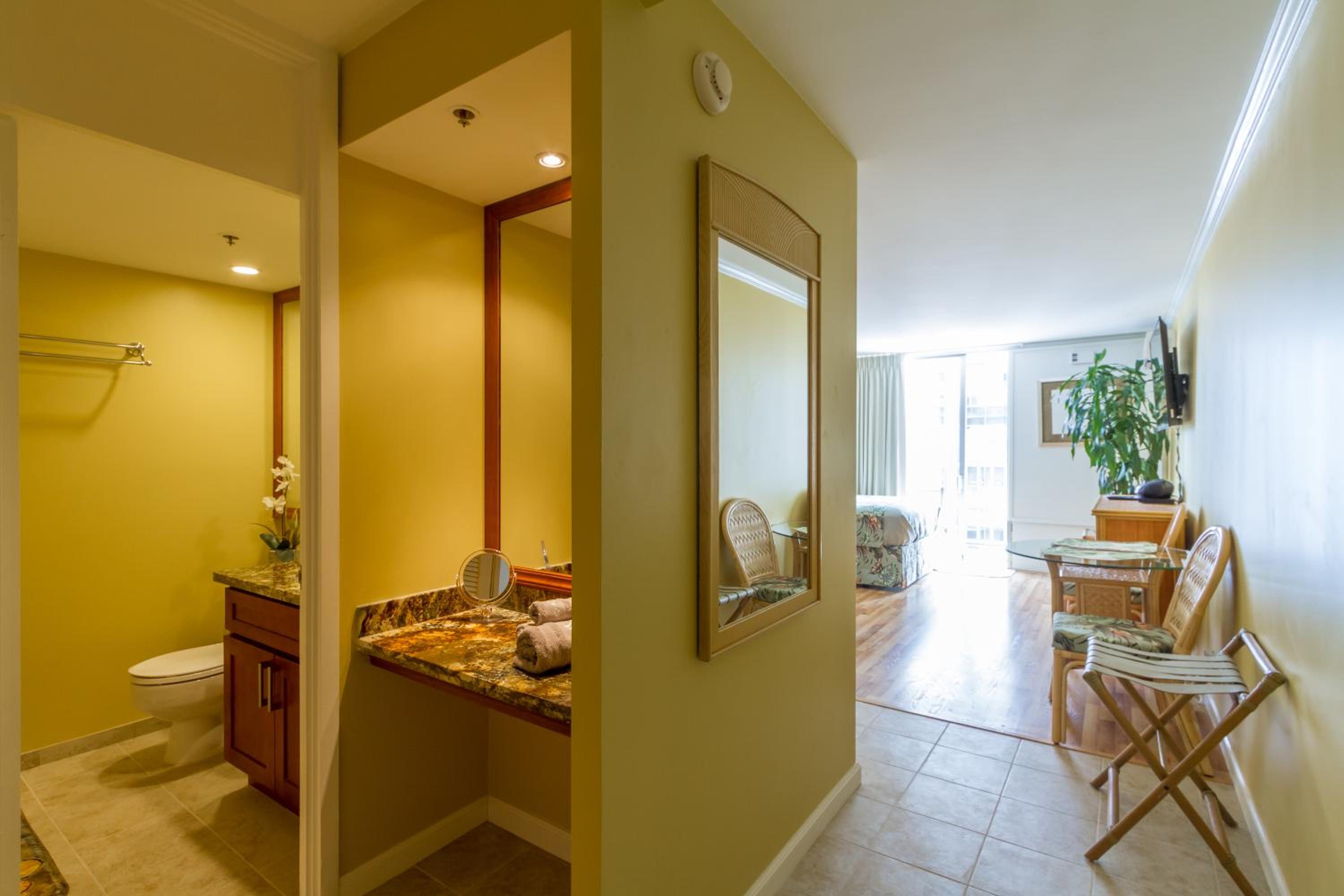 Tropical Studios at Marine Surf Waikiki - FREE PARKING - BEST LOCATION - FULL KITCHEN - SWIMMING POOL 照片第 181 張,共 263 張