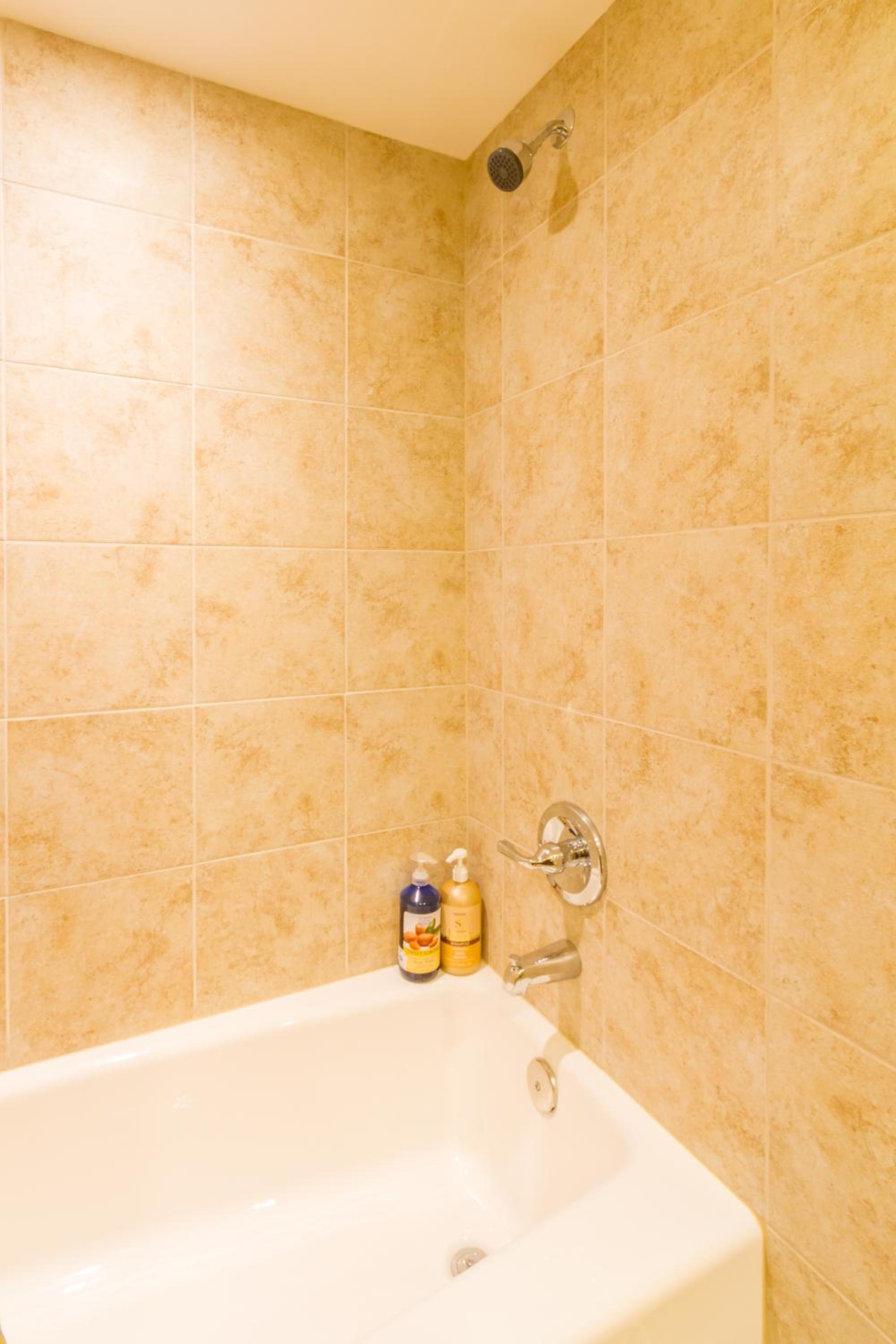 Tropical Studios at Marine Surf Waikiki - FREE PARKING - BEST LOCATION - FULL KITCHEN - SWIMMING POOL 照片第 92 張,共 263 張