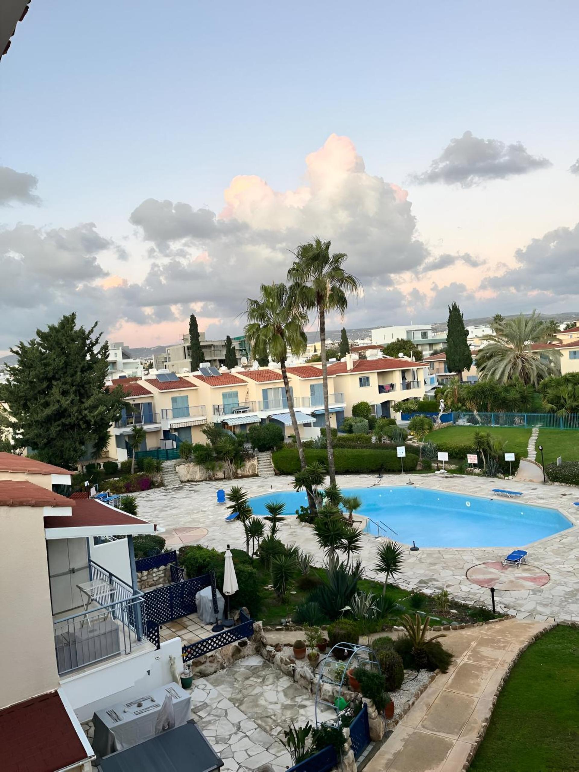 Paradise Gardens Cozy Oasis with AC, WIFI, and pool