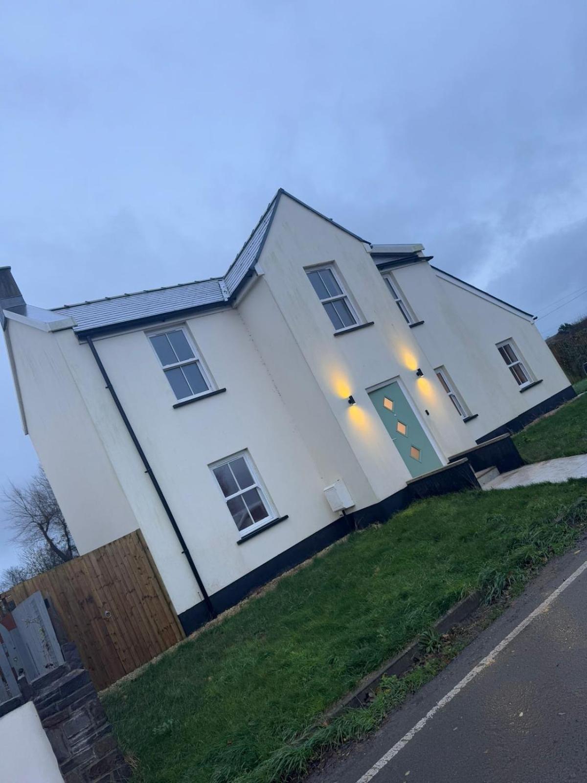 3 Bed house near Tenby with Hot Tub