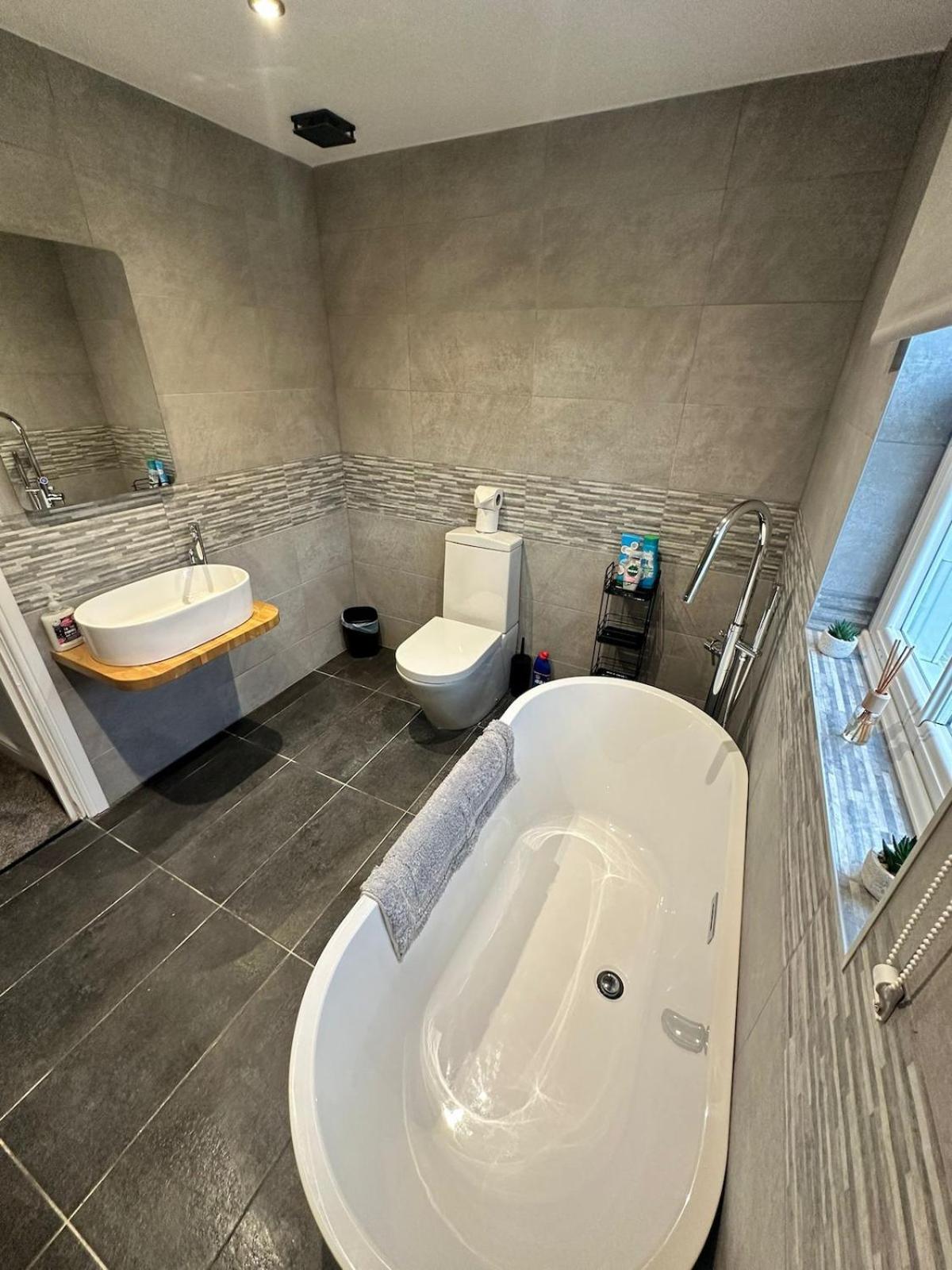 3 Bed house near Tenby with Hot Tub
