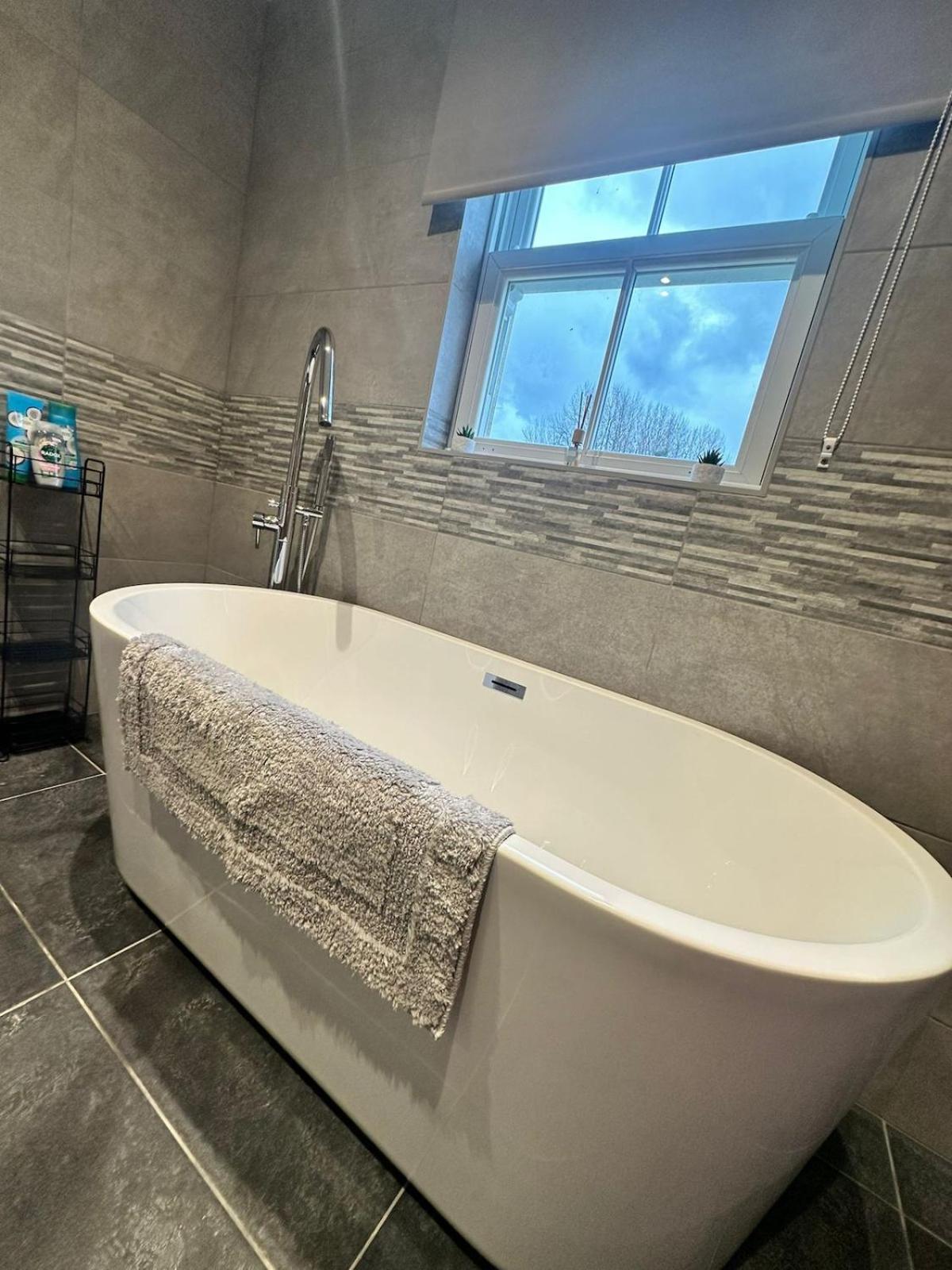 3 Bed house near Tenby with Hot Tub