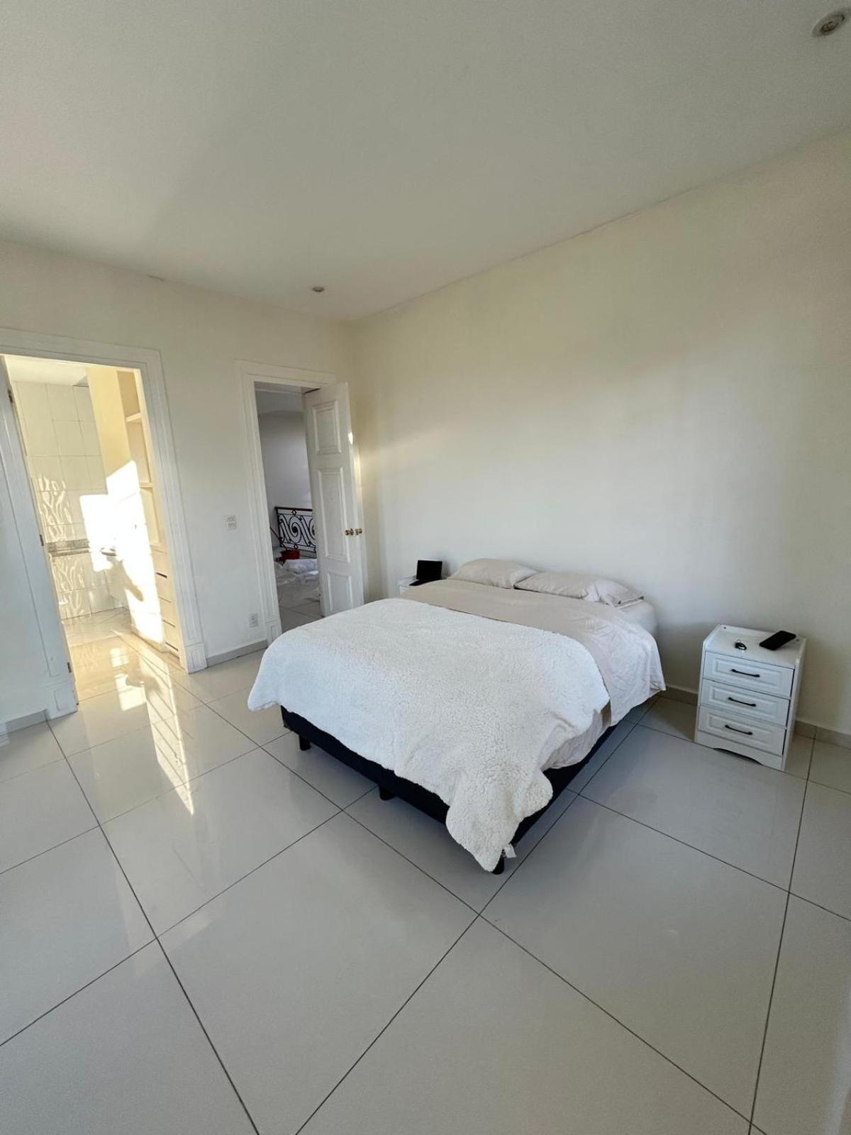 Modern room with balcony photo 2